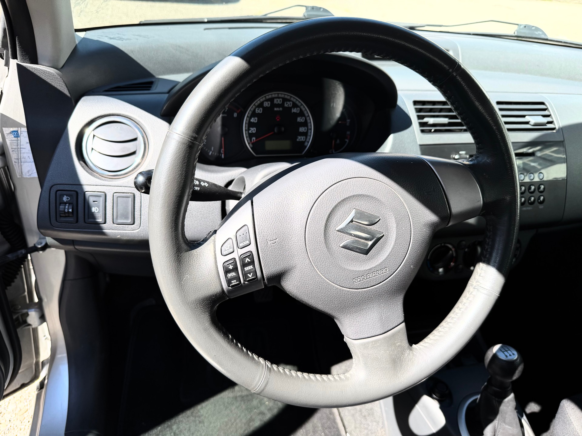 SUZUKI Swift 1.3i 16V GL Top 4x4-image-11