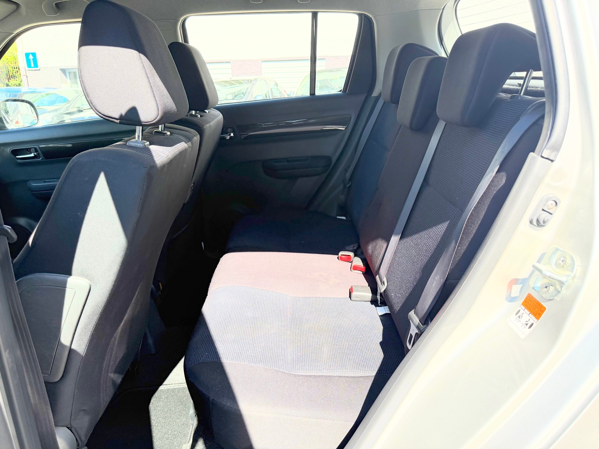 SUZUKI Swift 1.3i 16V GL Top 4x4-image-8