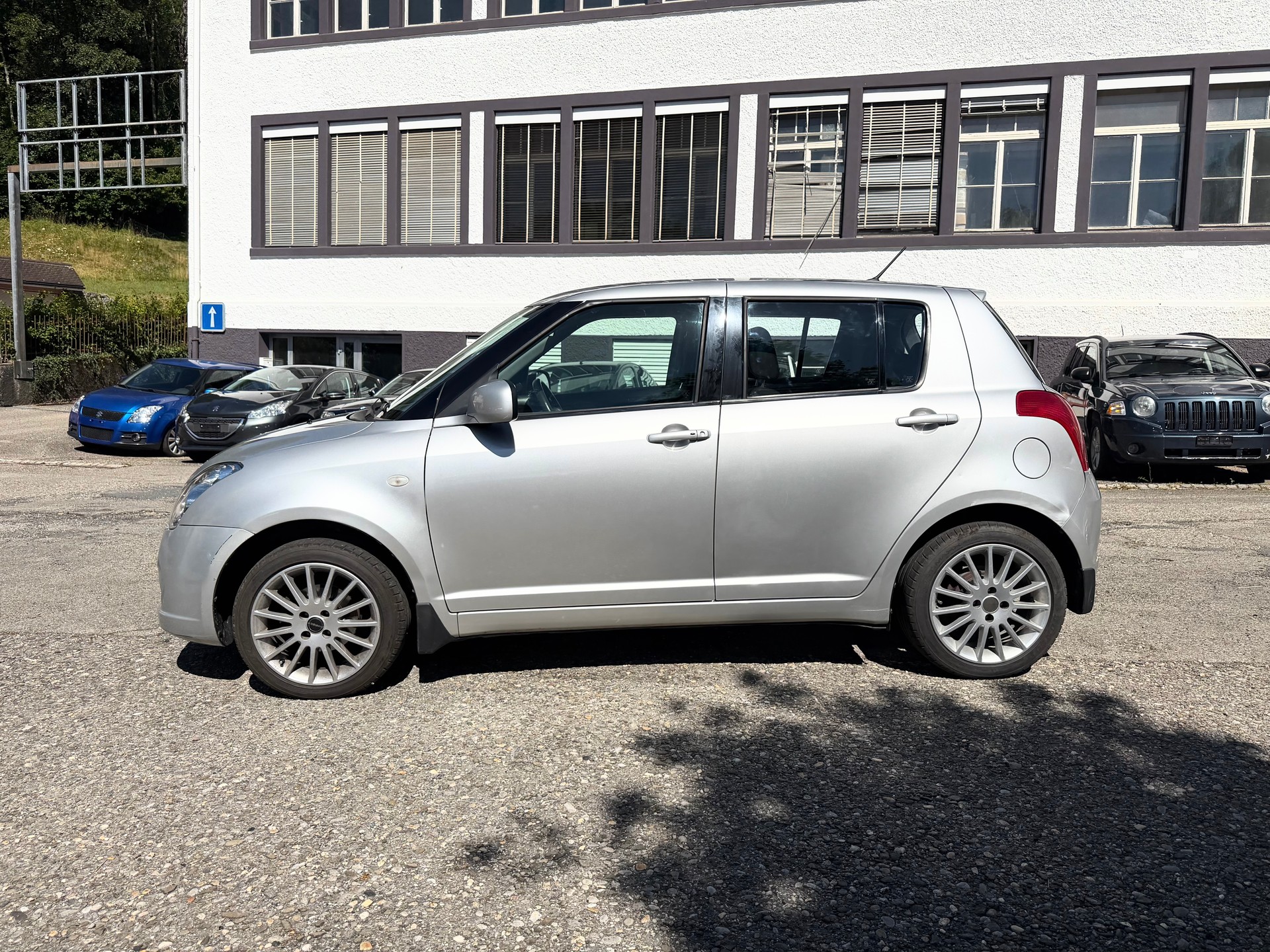 SUZUKI Swift 1.3i 16V GL Top 4x4-image-7