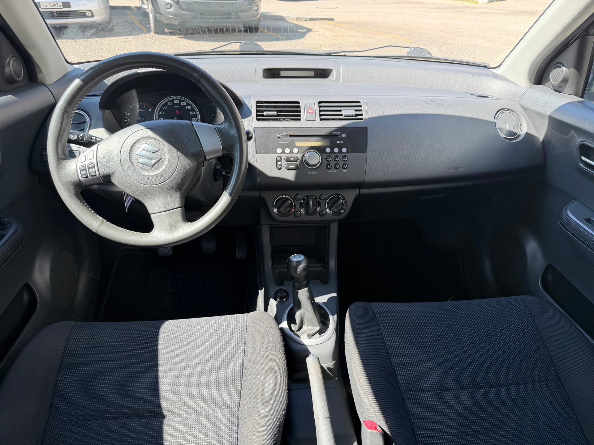 SUZUKI Swift 1.3i 16V GL Top 4x4-image-9