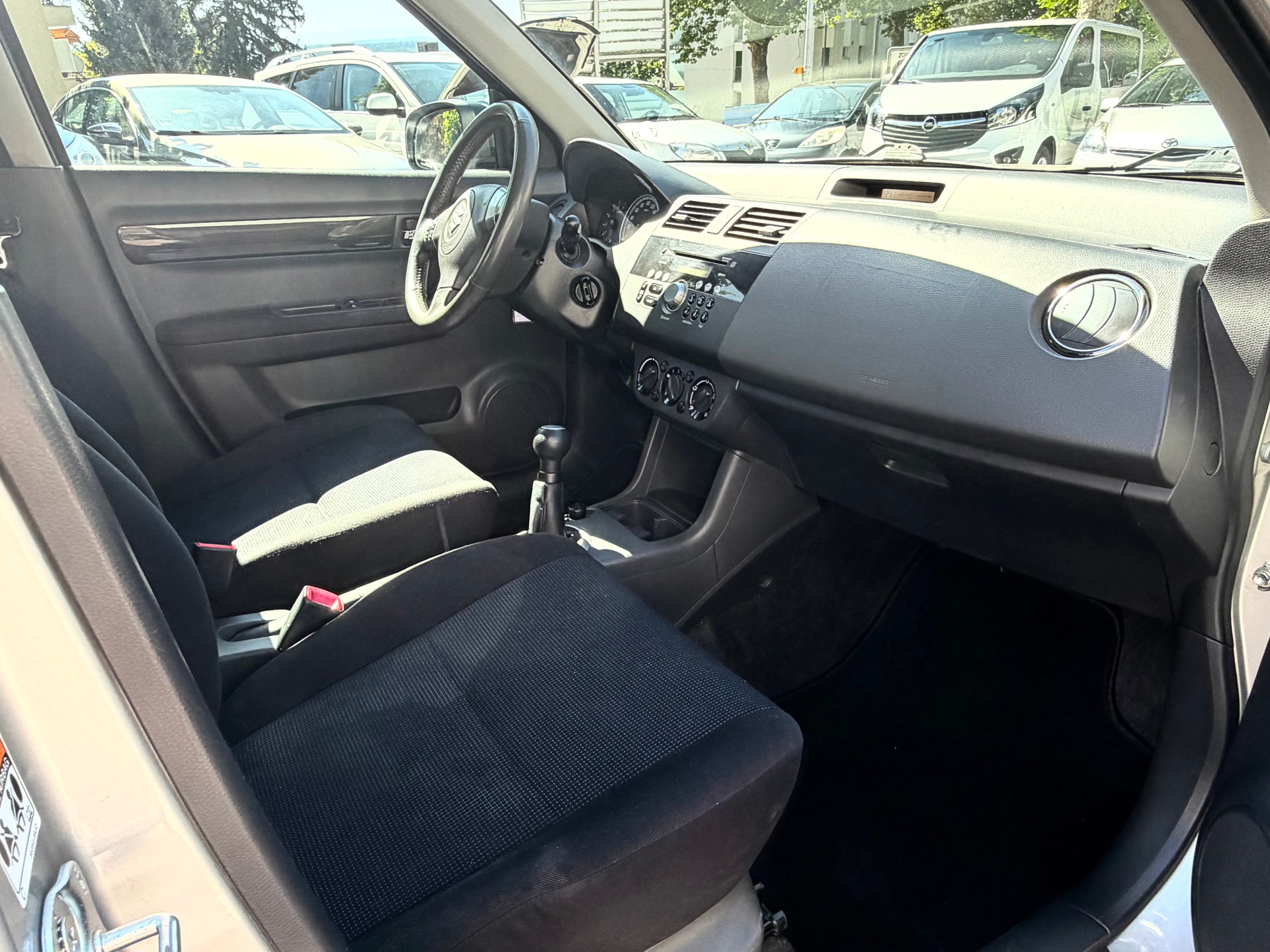 SUZUKI Swift 1.3i 16V GL Top 4x4-image-13