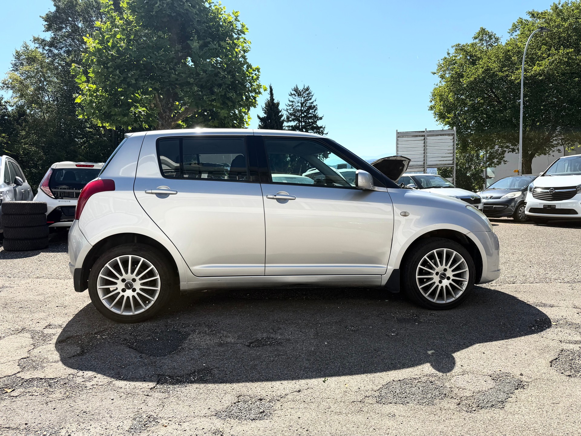SUZUKI Swift 1.3i 16V GL Top 4x4-image-3