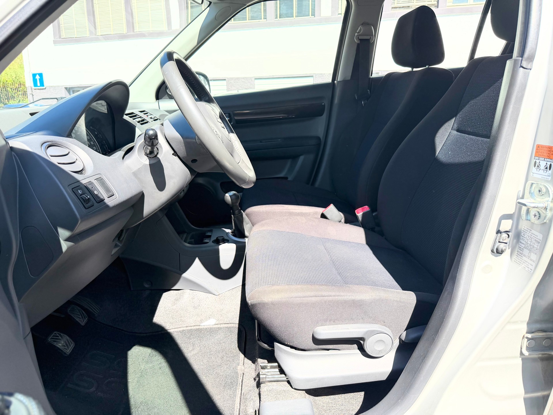 SUZUKI Swift 1.3i 16V GL Top 4x4-image-10
