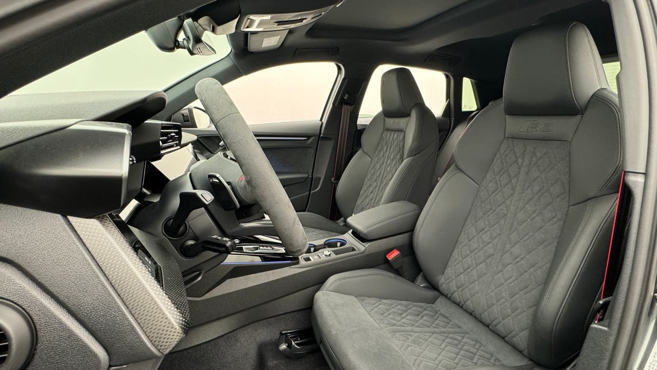 AUDI RS3 Sportback 2.5 TSI quattro S-tronic-image-4