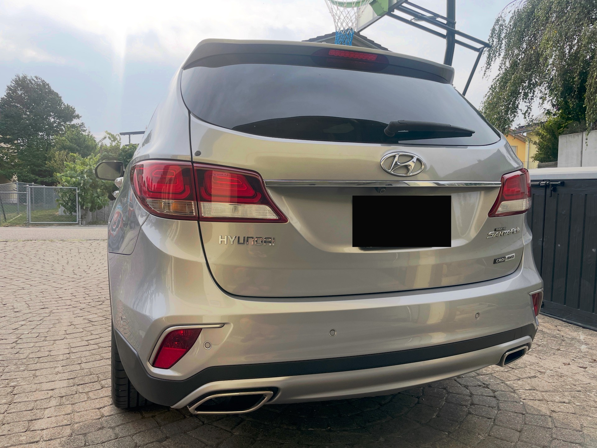 HYUNDAI Grand SantaFe Model 2017 7Plätze 4WD Automatic *FRISCH AB Service und MFK*-image-1