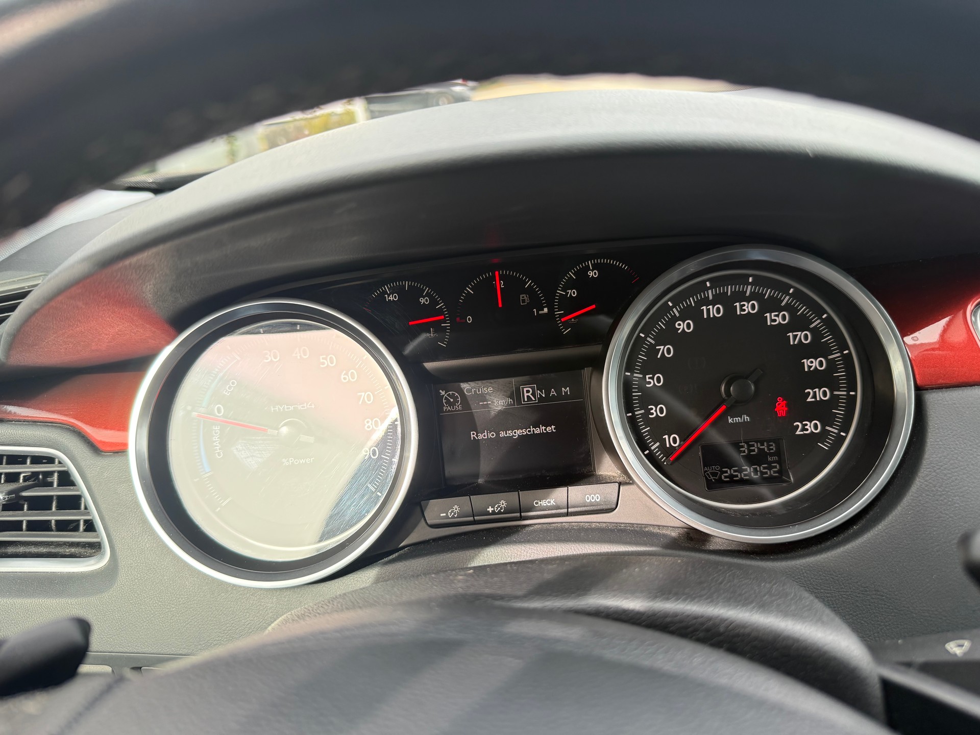 PEUGEOT 508 RXH 2.0 HDI Hybrid4 EGS6-image-13
