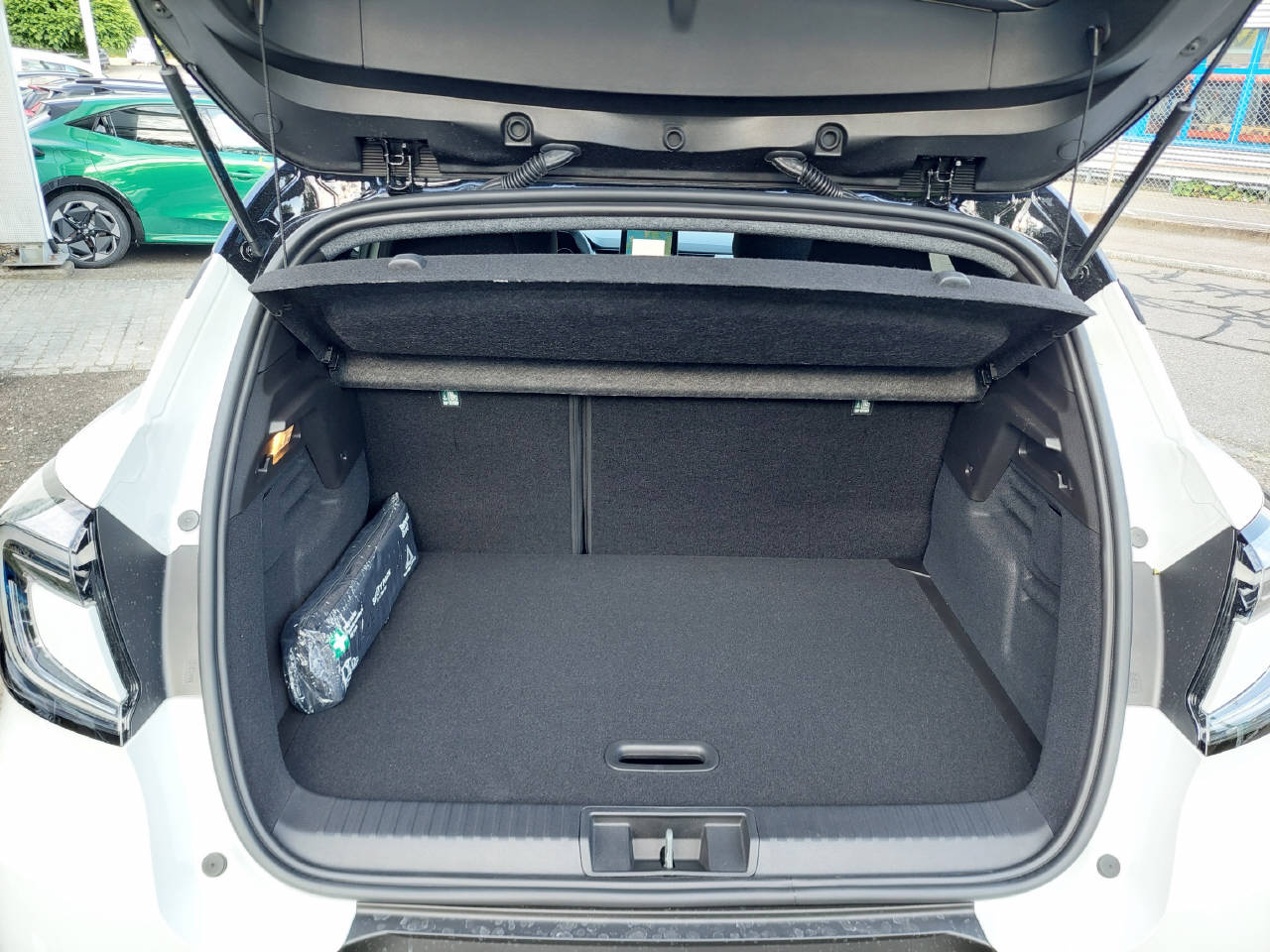 RENAULT Captur 1.8 E-Tech techno 160-image-8