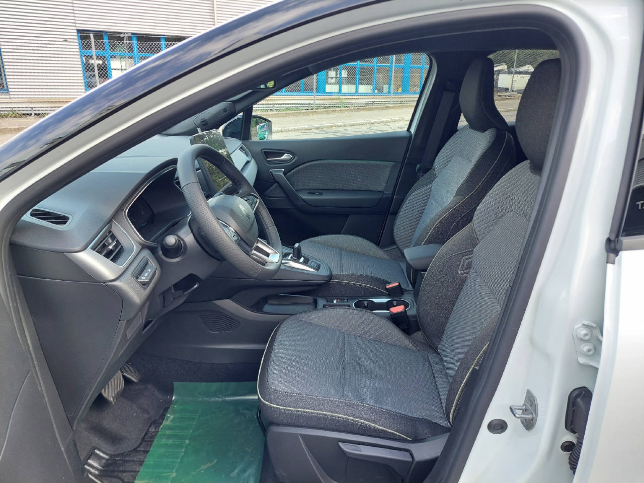 RENAULT Captur 1.8 E-Tech techno 160-image-5