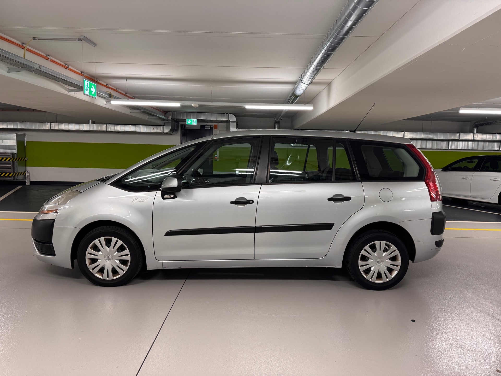 CITROEN Grand C4 Picasso 1.6i 16V Essentiel-image-7