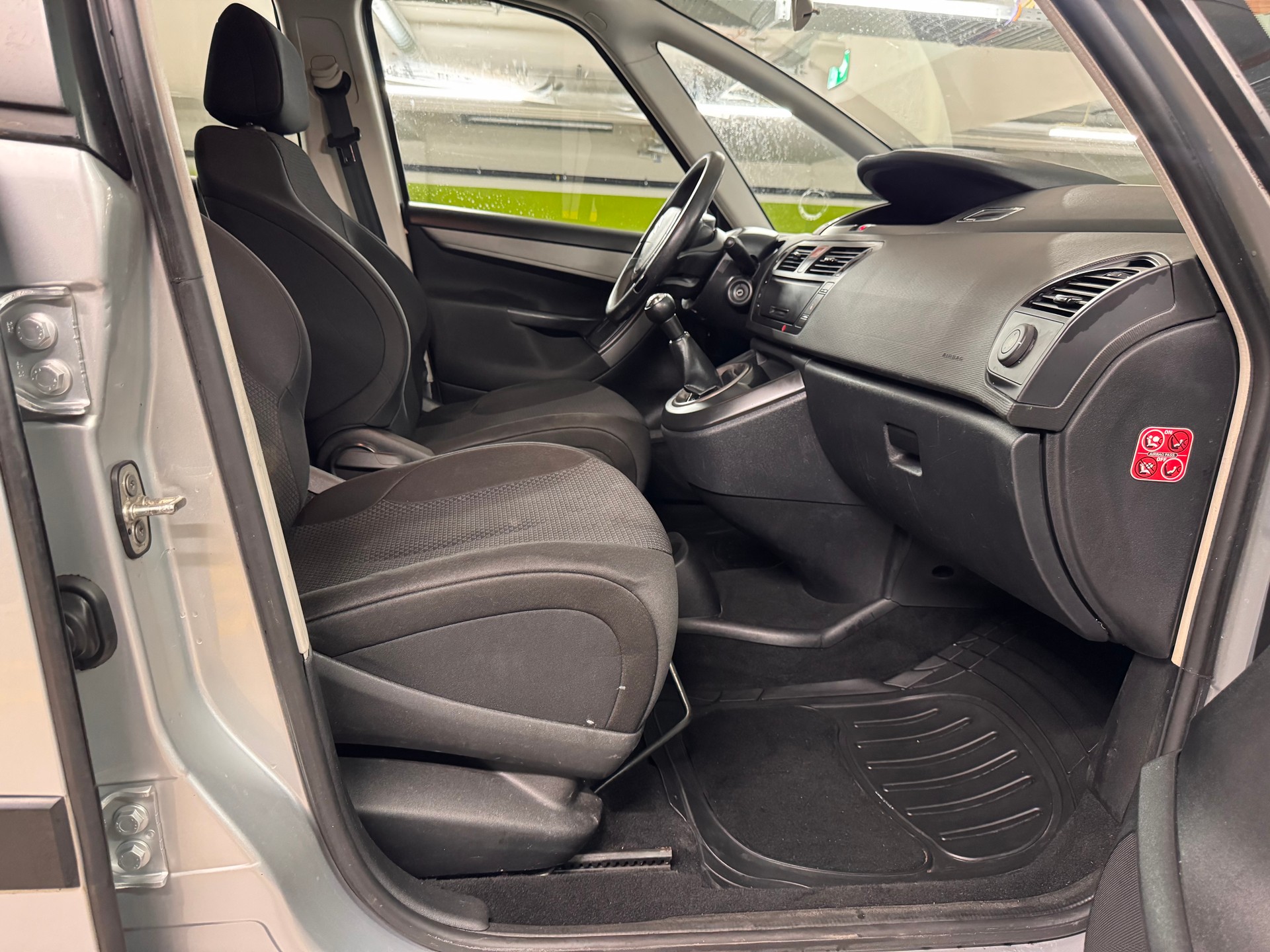 CITROEN Grand C4 Picasso 1.6i 16V Essentiel-image-14