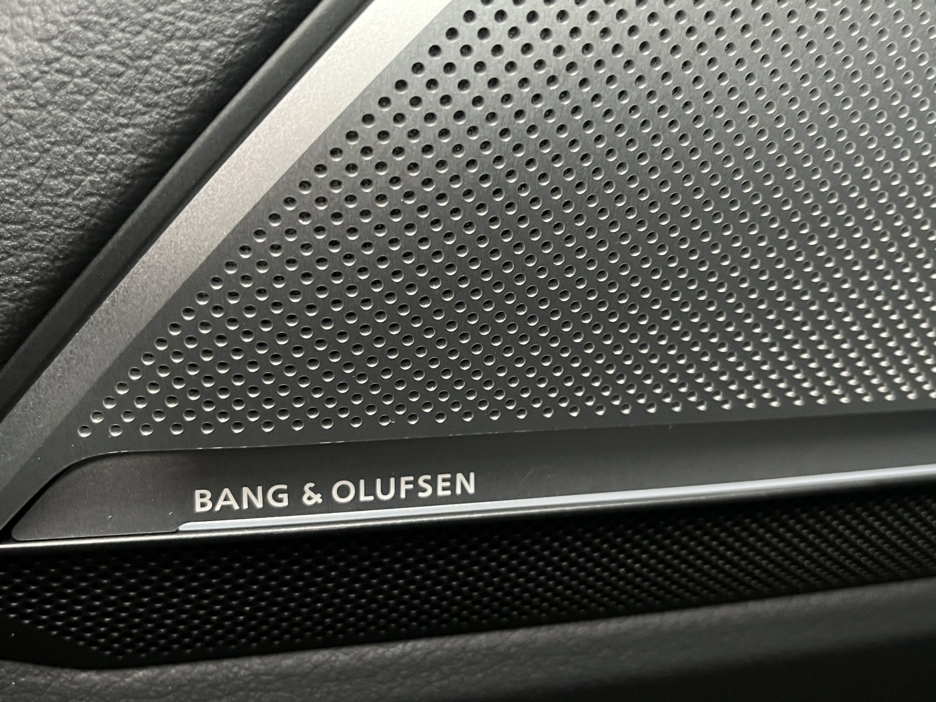 AUDI RS6 Avant 4.0 TFSI V8 Performance quattro*Keramik-Bremsen, Standheizung, AHK, B&O Sound, 630 PS, (5-Jahre Garantie)-image-22