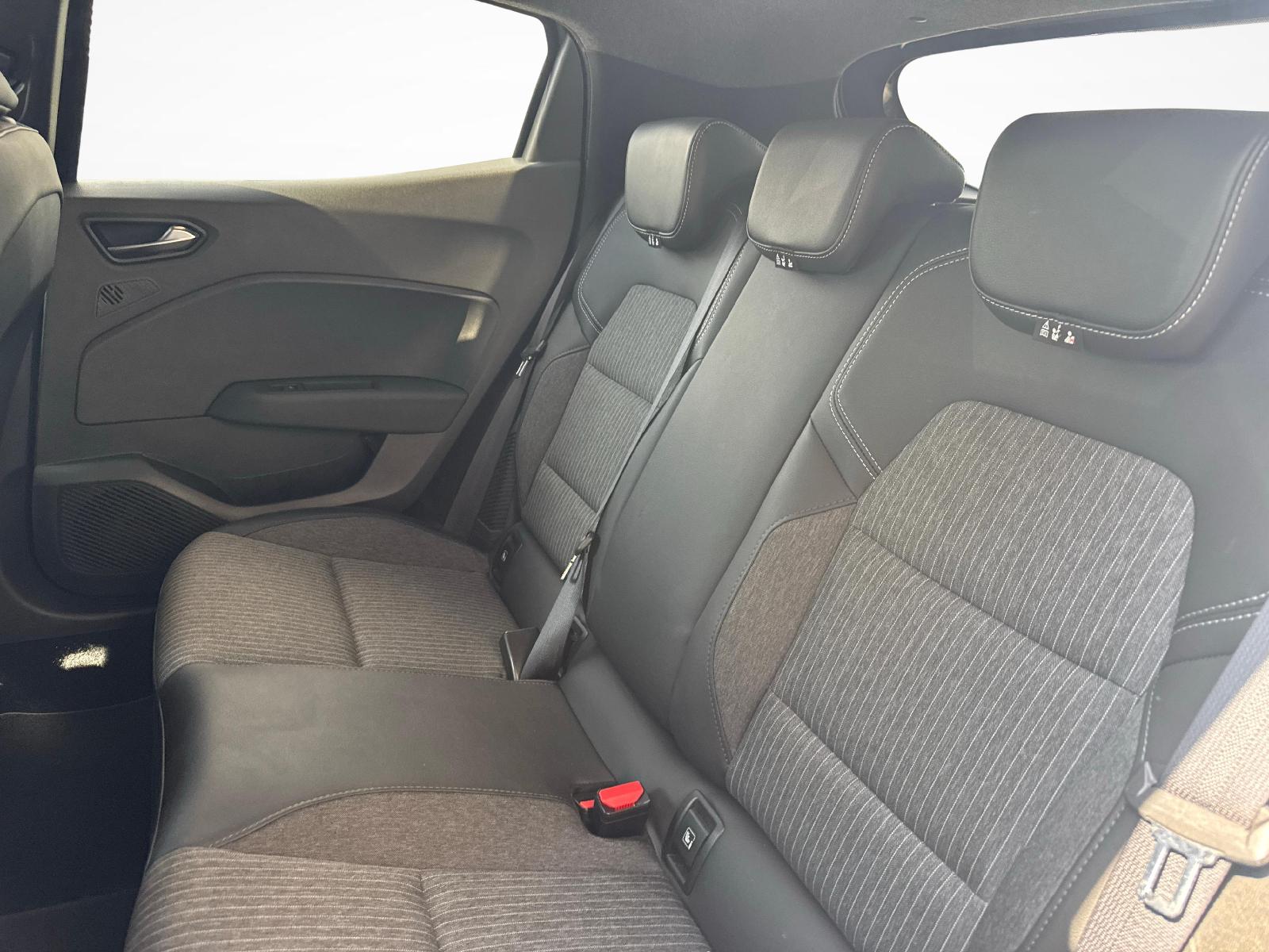 MITSUBISHI Colt 1.6 HEV Instyle-image-10