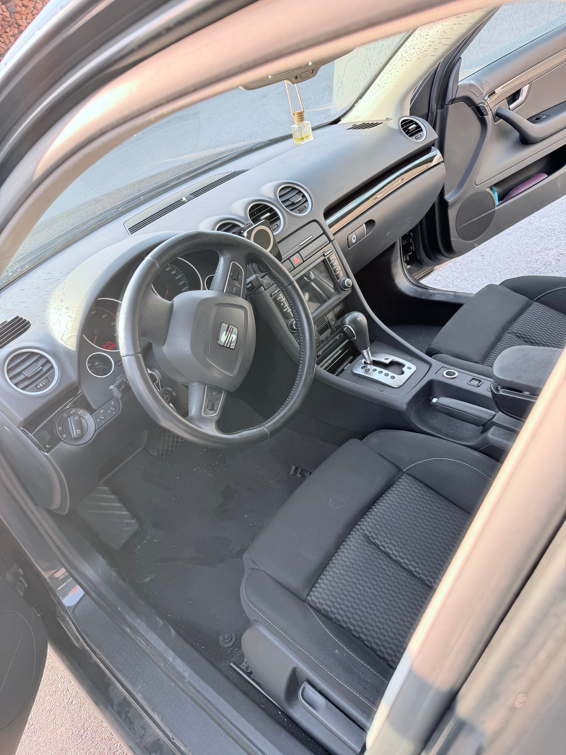 SEAT 2.0 TSI Style MTr-image-4