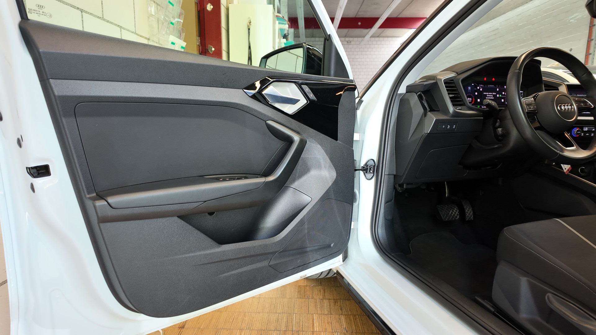 AUDI A1 Sportback 30 TFSI Attraction S-tronic-image-12