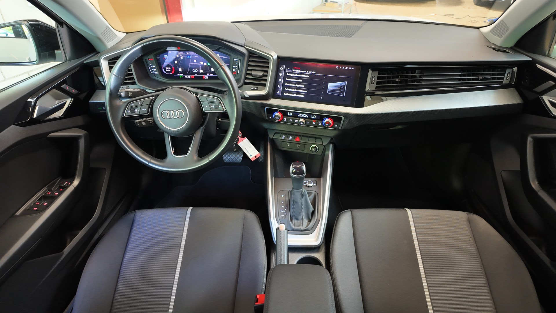 AUDI A1 Sportback 30 TFSI Attraction S-tronic-image-8