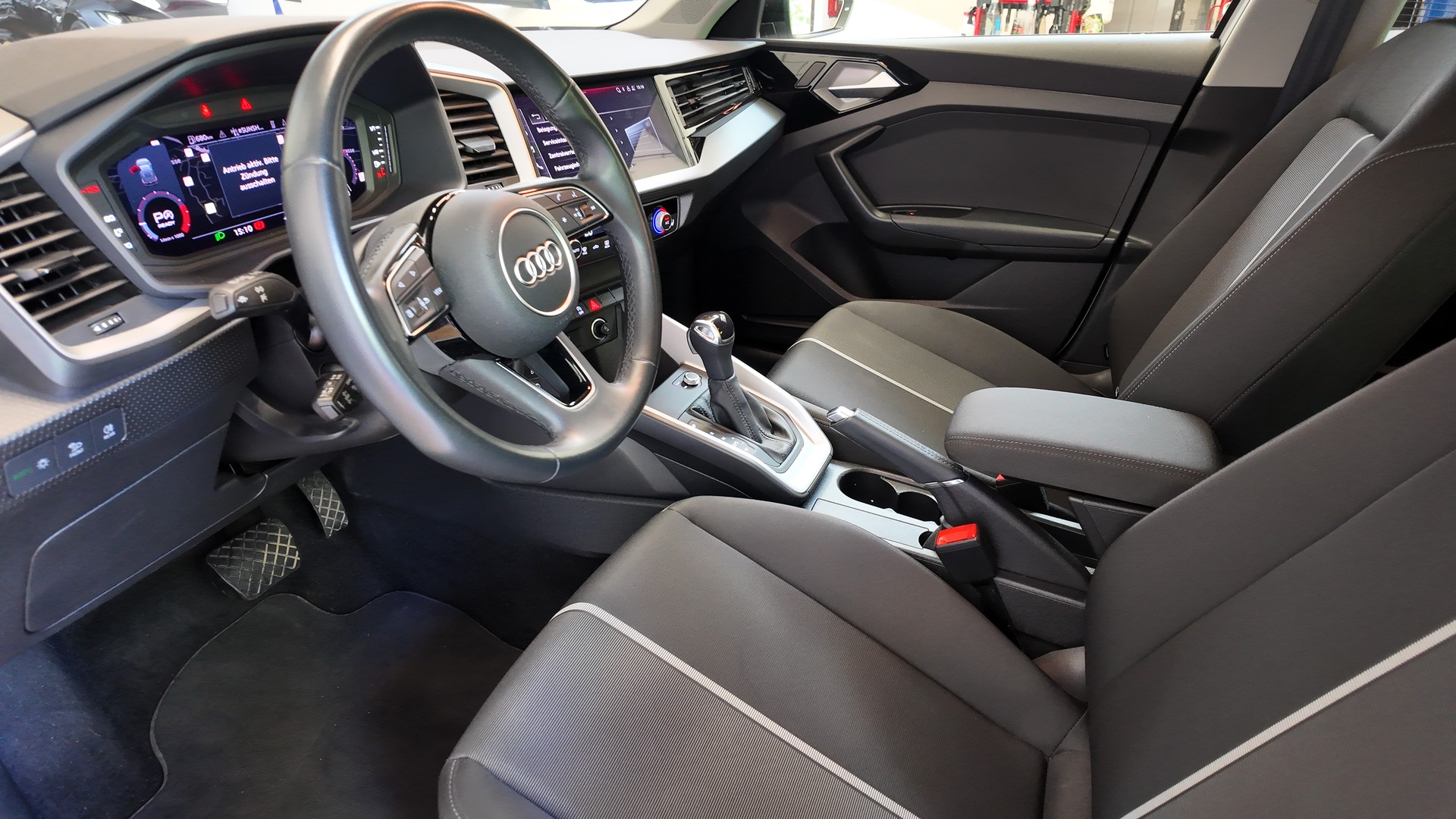 AUDI A1 Sportback 30 TFSI Attraction S-tronic-image-10