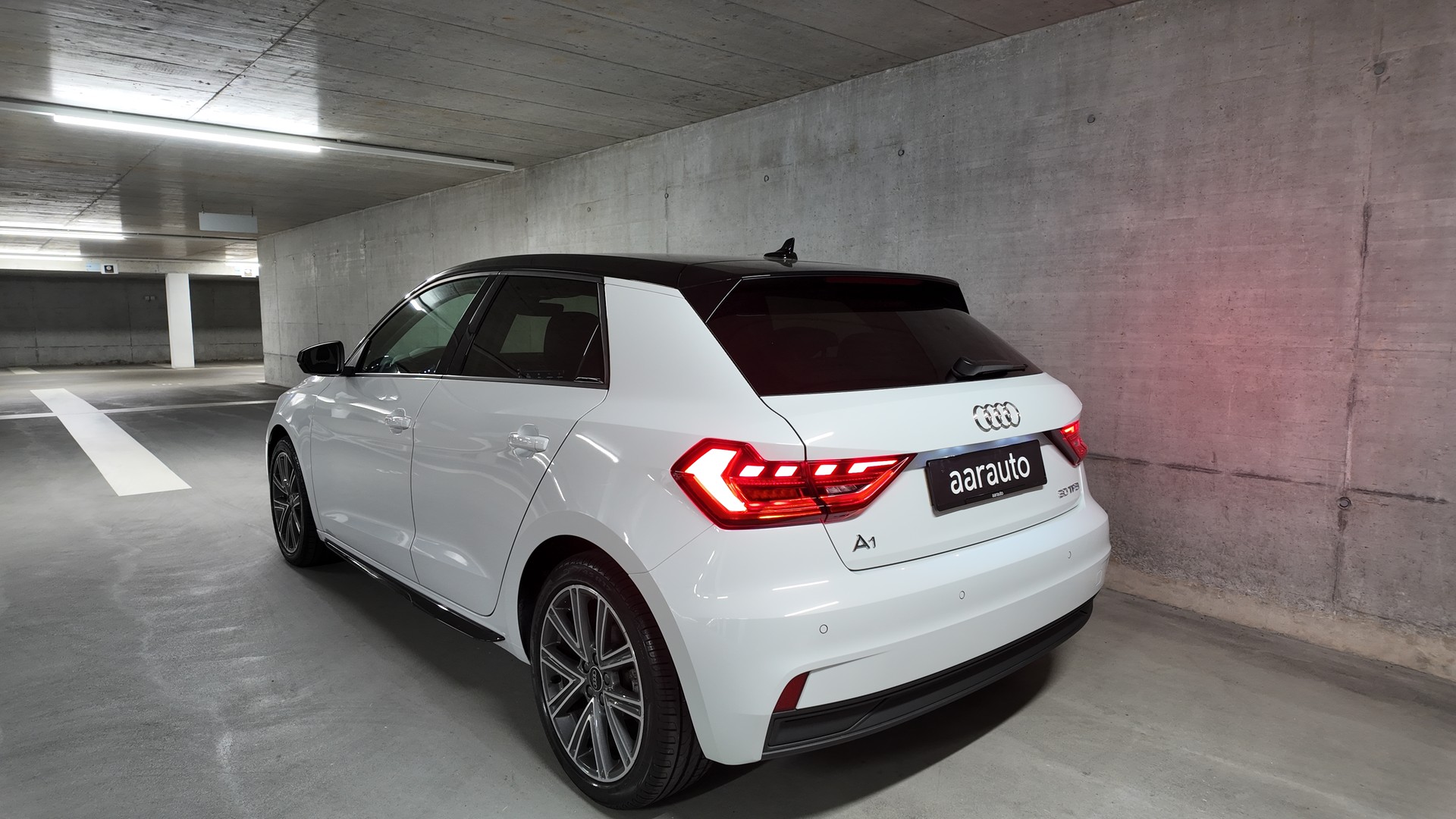 AUDI A1 Sportback 30 TFSI Attraction S-tronic-image-1