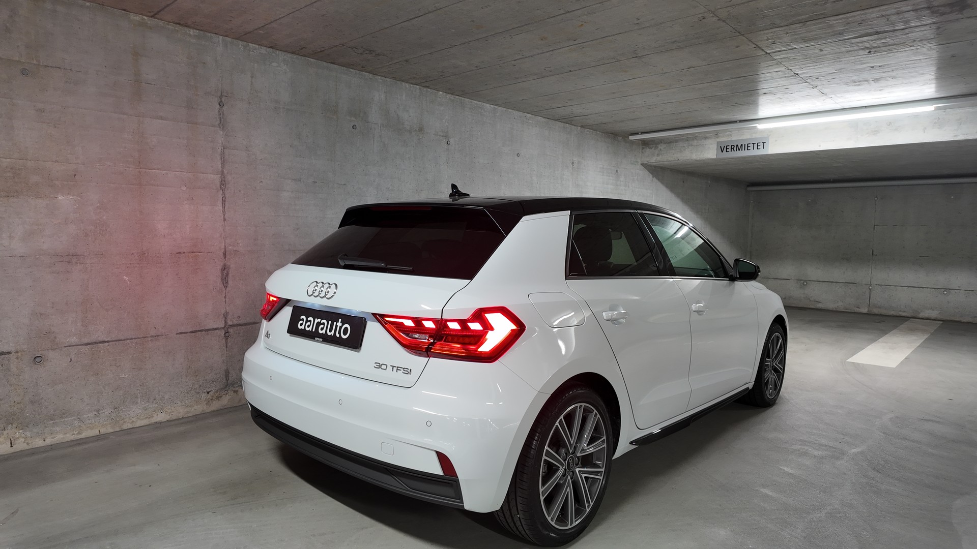 AUDI A1 Sportback 30 TFSI Attraction S-tronic-image-4