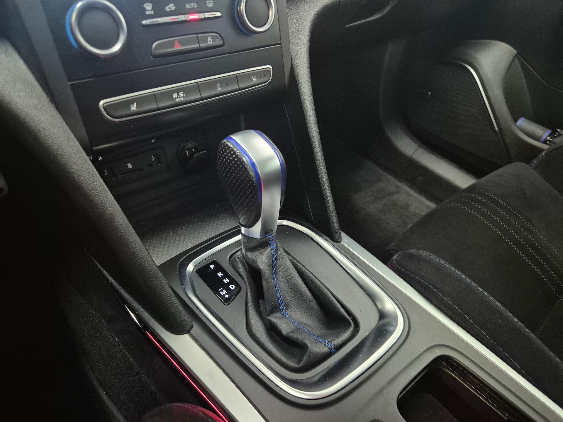 RENAULT Mégane Grandtour 1.6 16V Turbo GT EDC-image-12