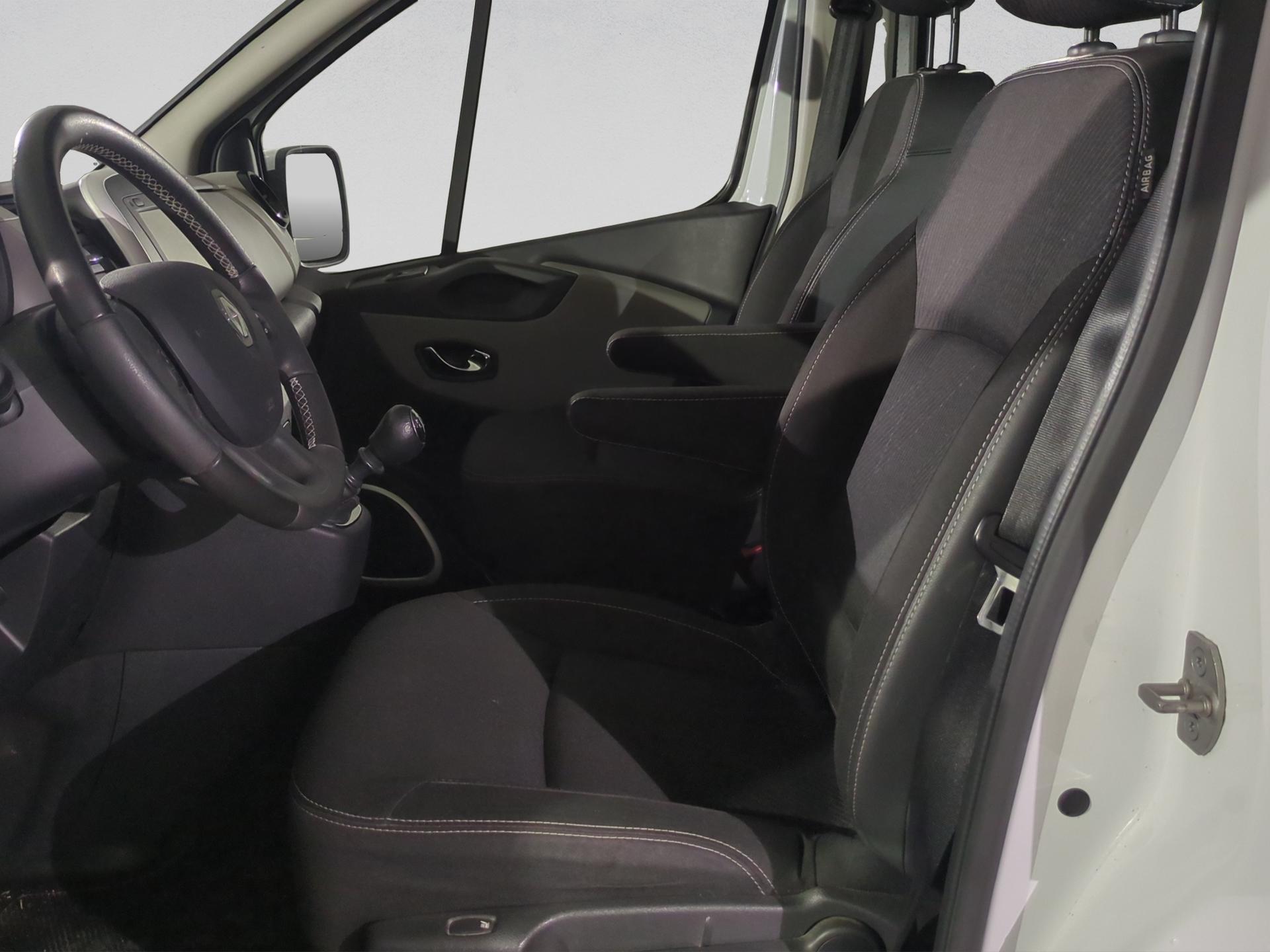 RENAULT Trafic ENERGY dCi 145 Passenger T-Space-image-8