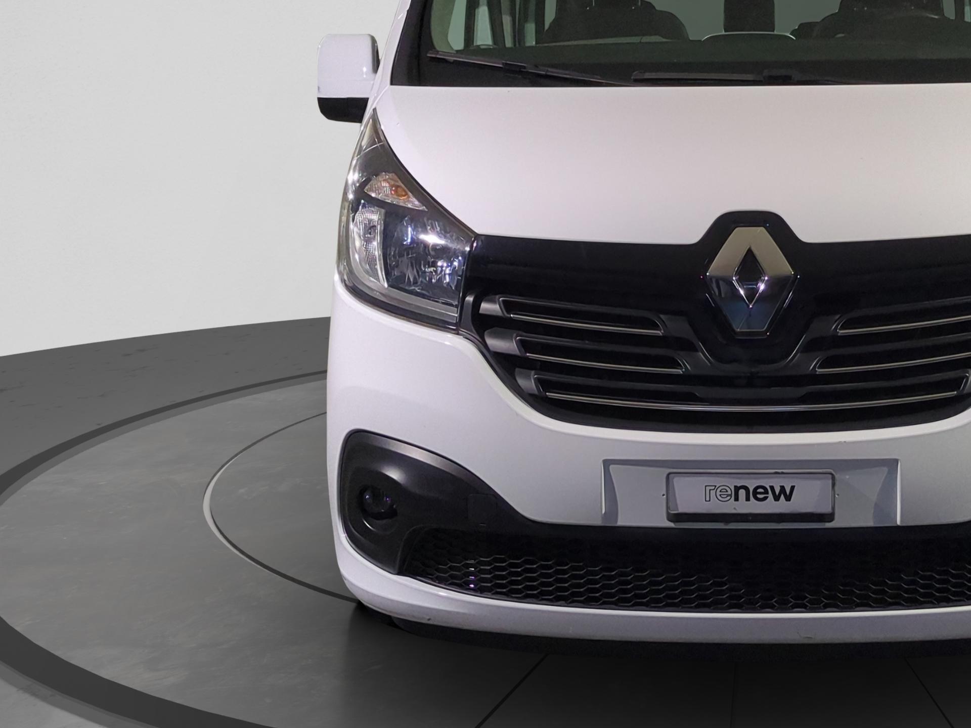 RENAULT Trafic ENERGY dCi 145 Passenger T-Space-image-23