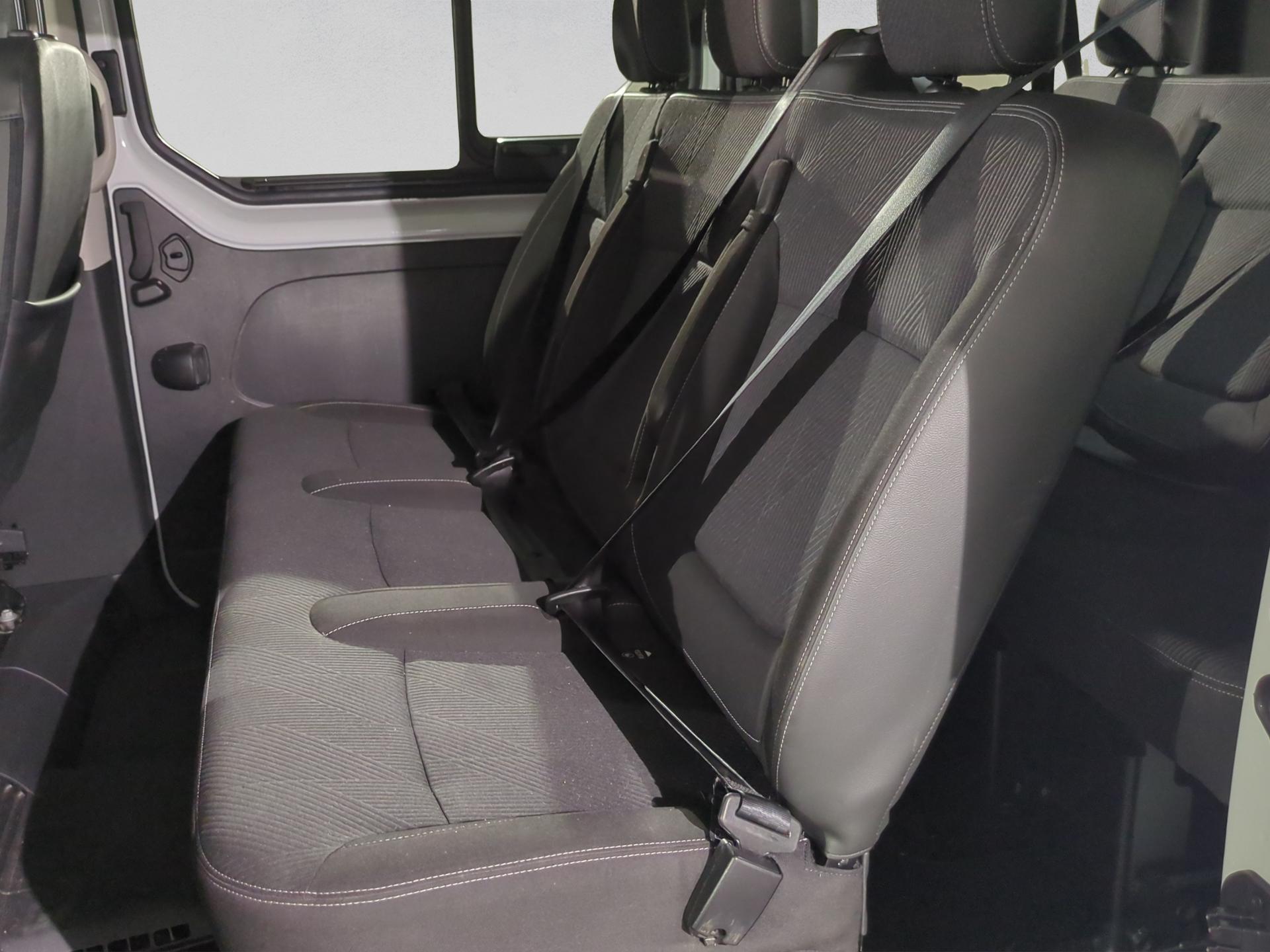 RENAULT Trafic ENERGY dCi 145 Passenger T-Space-image-14