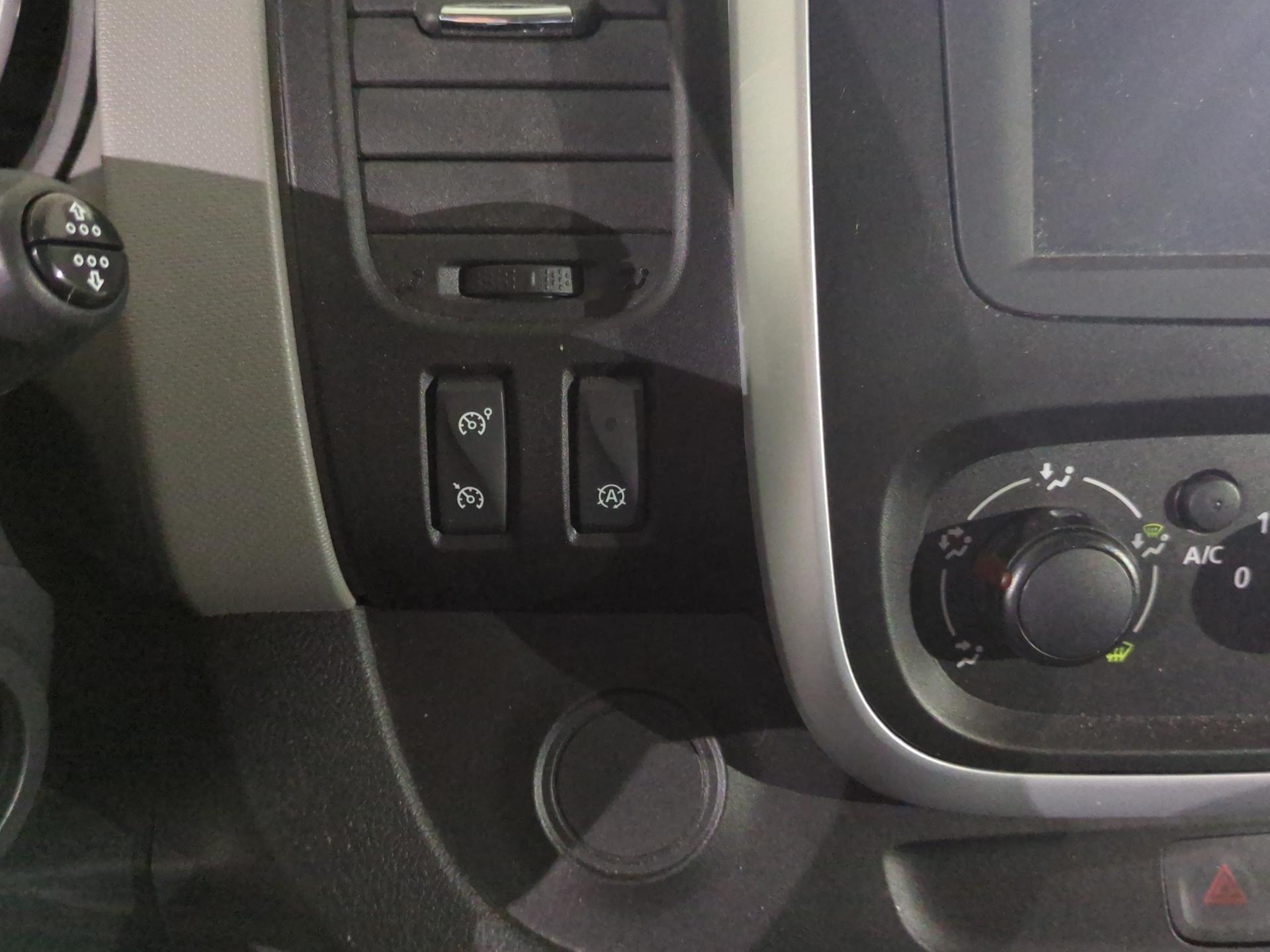 RENAULT Trafic ENERGY dCi 145 Passenger T-Space-image-20