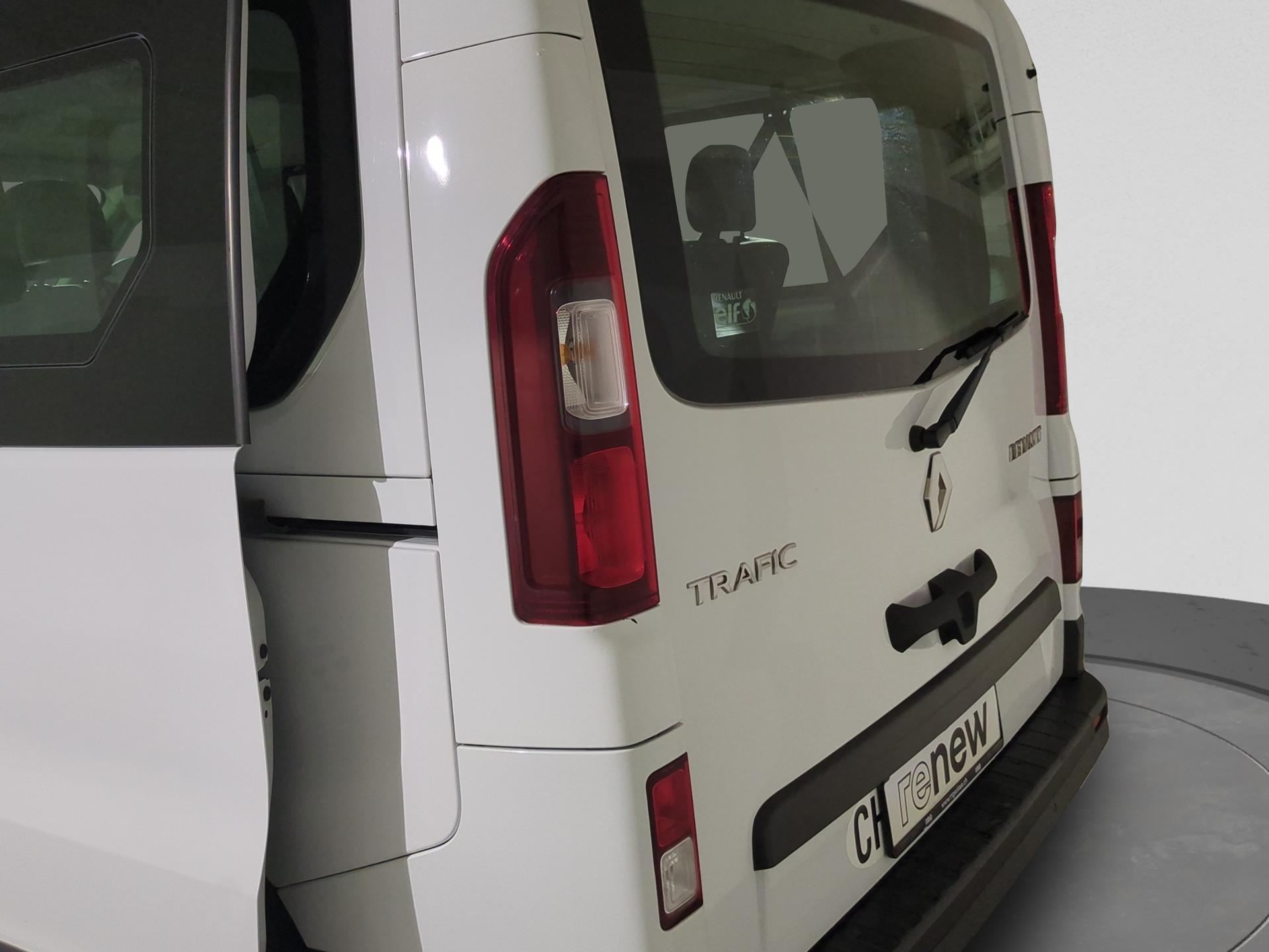 RENAULT Trafic ENERGY dCi 145 Passenger T-Space-image-15