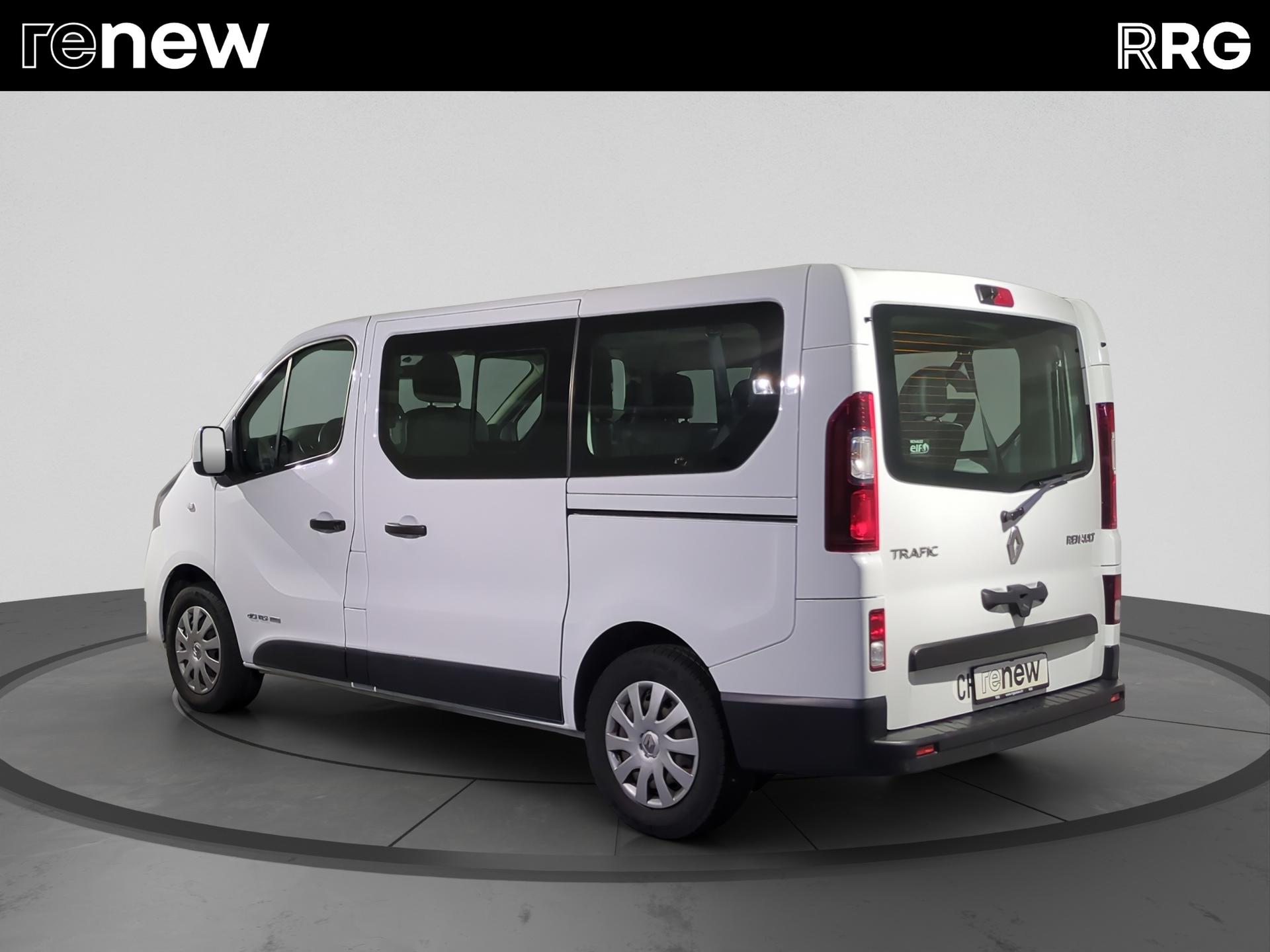 RENAULT Trafic ENERGY dCi 145 Passenger T-Space-image-4