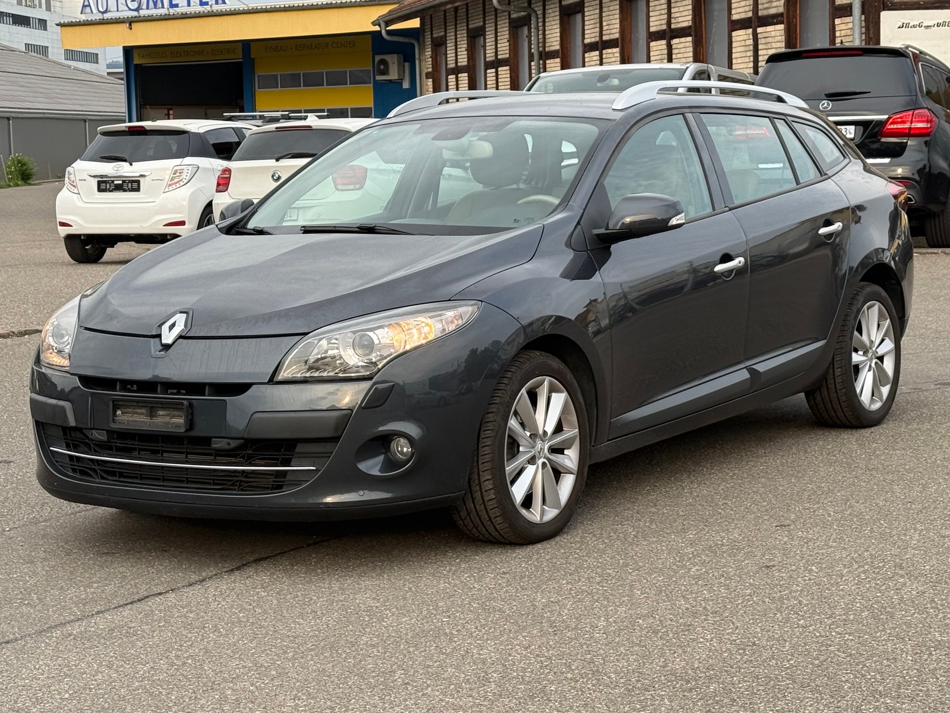 RENAULT Mégane Grandtour 2.0 dCi Privilège Automatic-image-0
