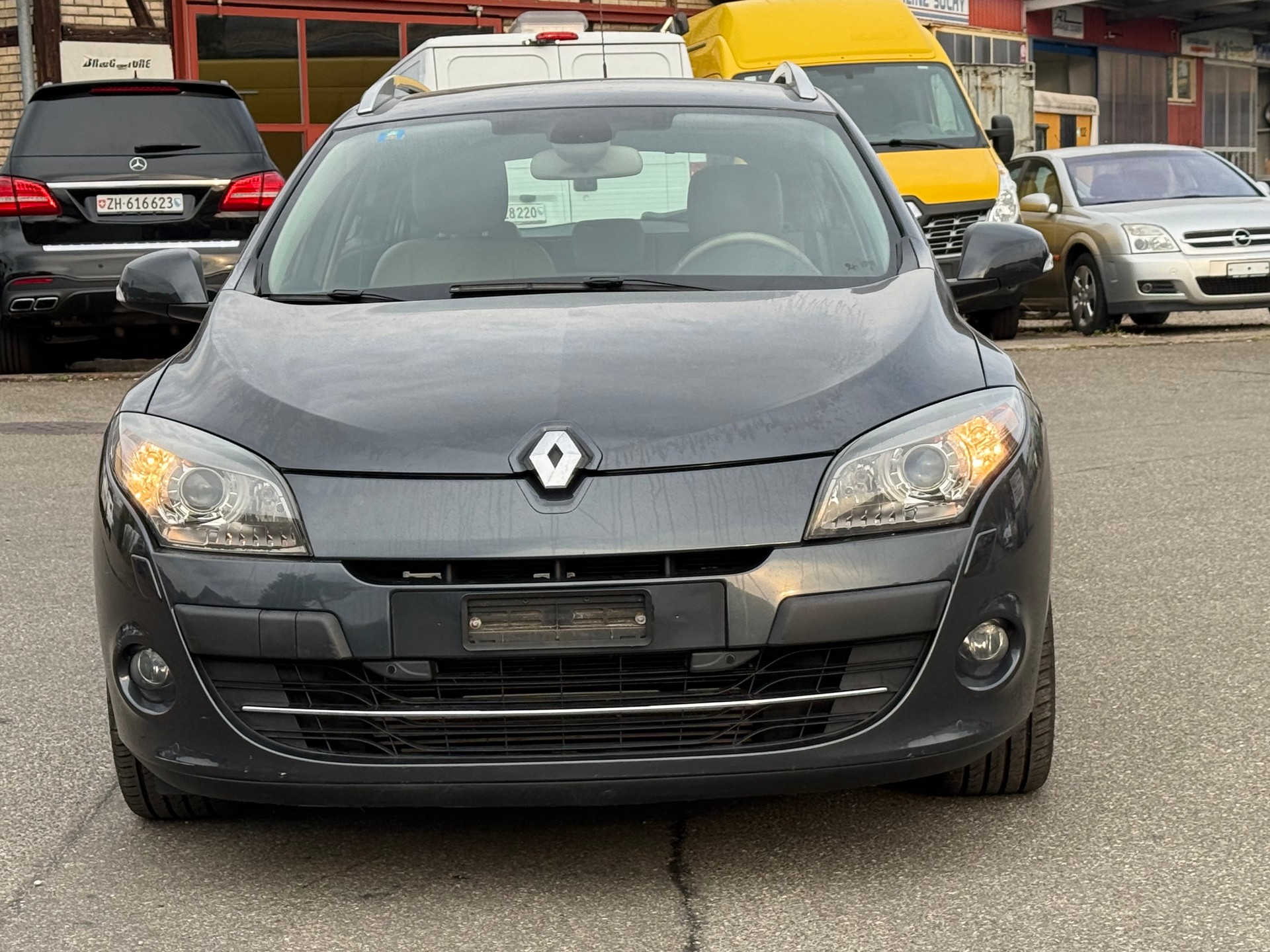 RENAULT Mégane Grandtour 2.0 dCi Privilège Automatic-image-1