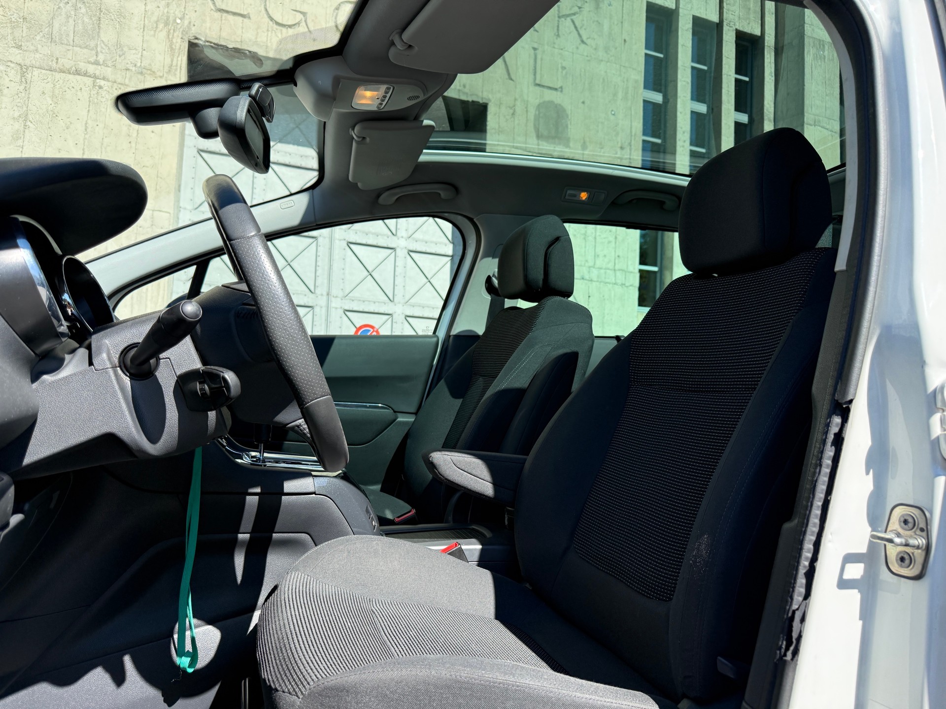 PEUGEOT 5008 1.6 16V T Allure Automatic-image-4