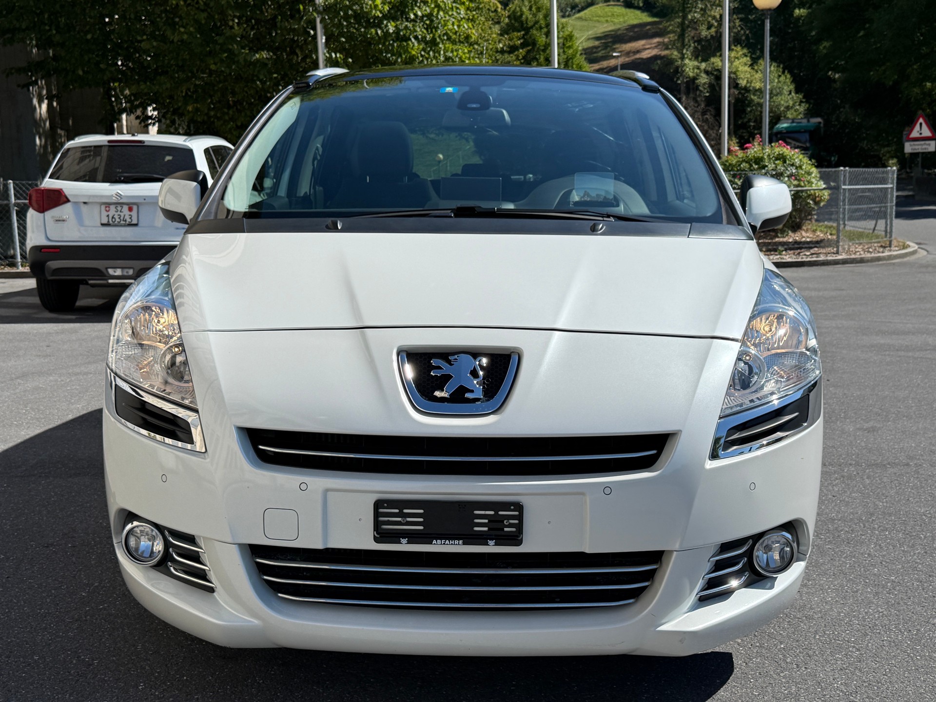 PEUGEOT 5008 1.6 16V T Allure Automatic-image-3