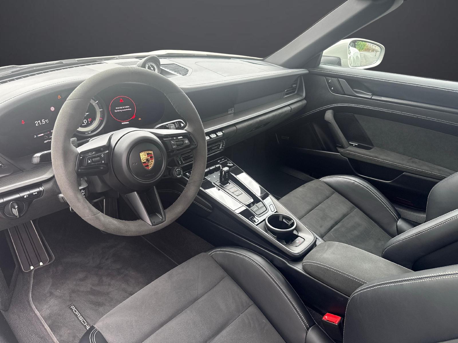PORSCHE 911 Cabriolet 3.0 Carrera 4 GTS PDK-image-7