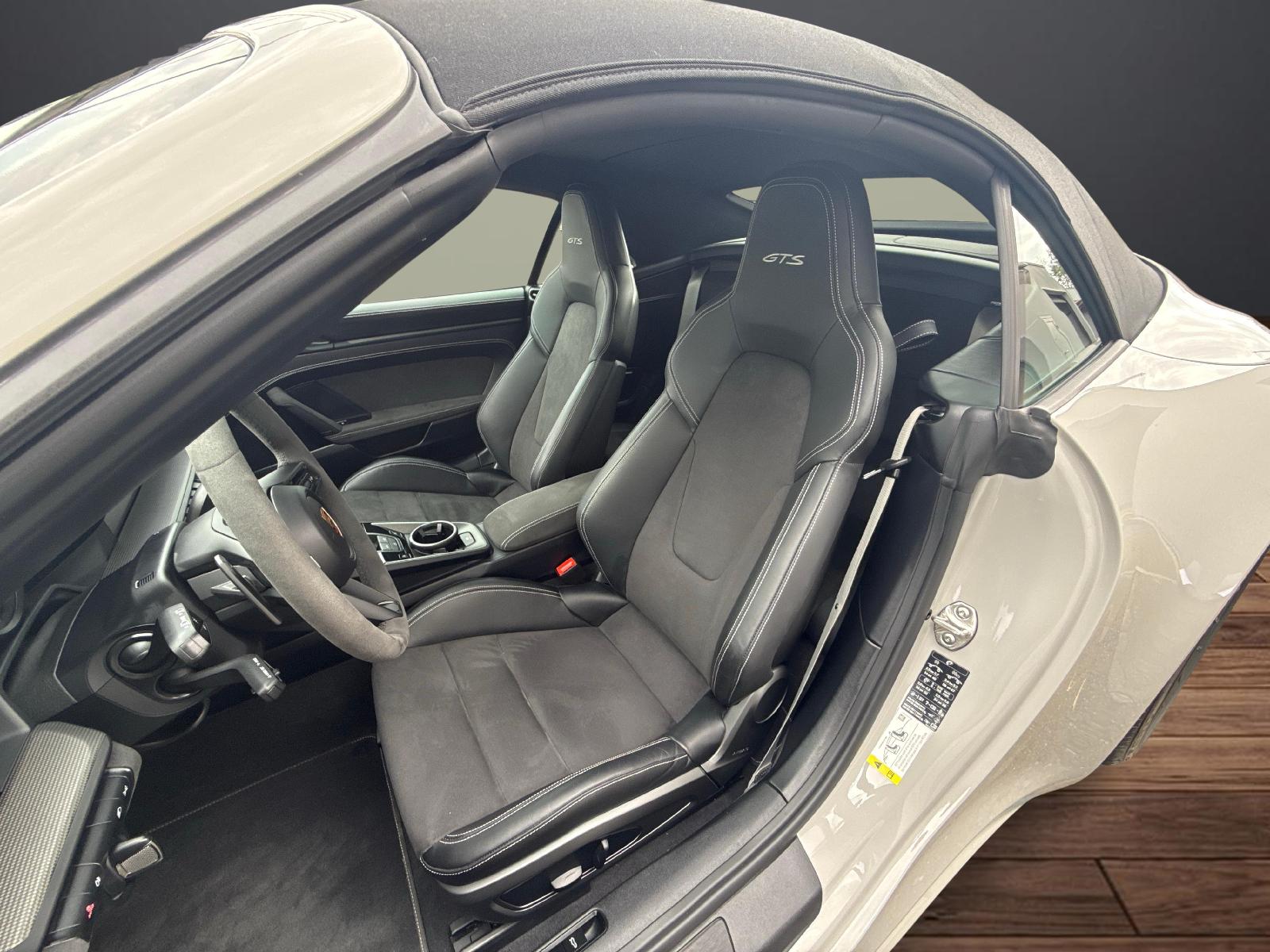 PORSCHE 911 Cabriolet 3.0 Carrera 4 GTS PDK-image-8