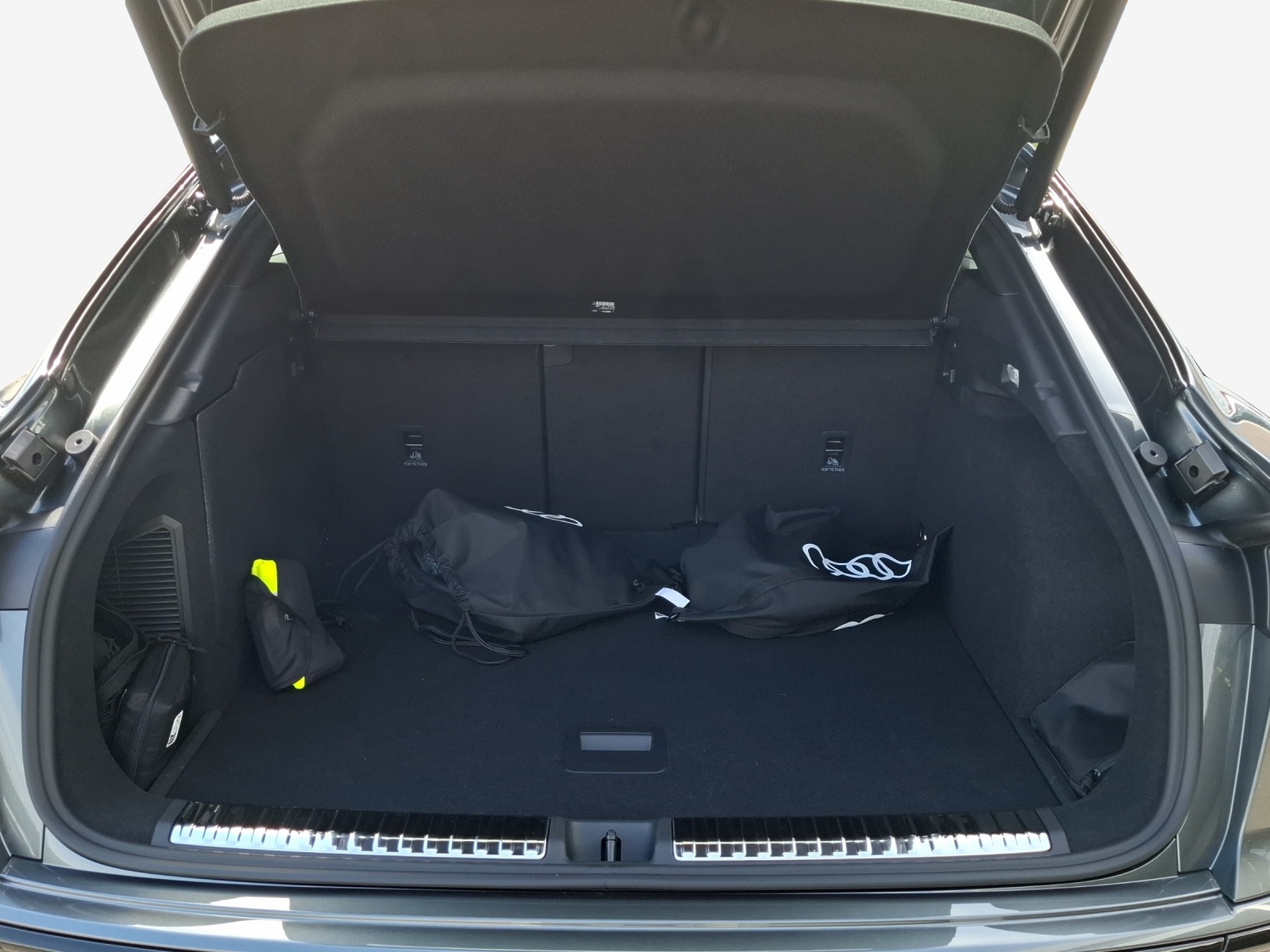 AUDI Q3 Sportback e-hybrid 200 kW S tronig-image-12
