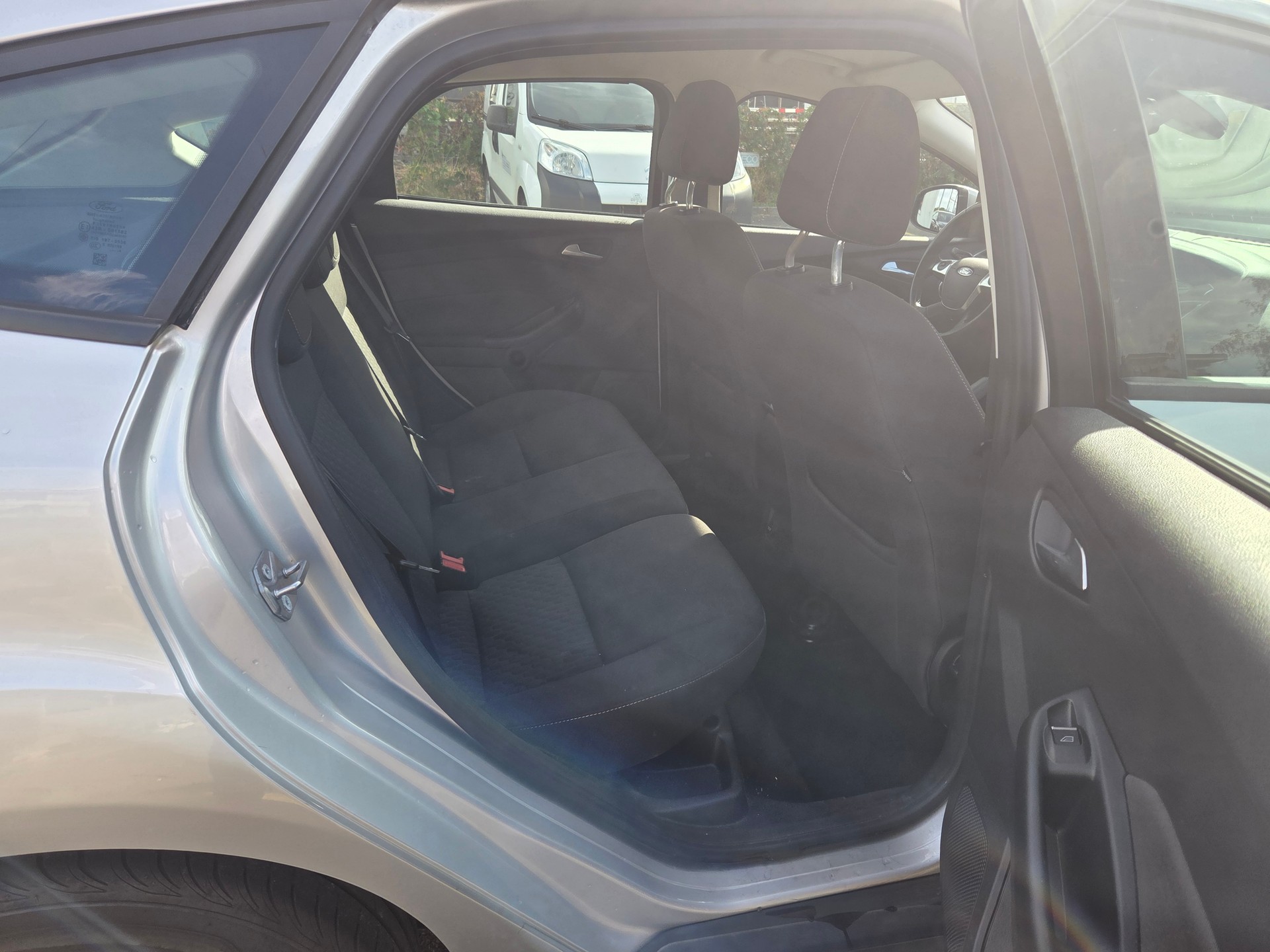 FORD Focus 1.6i VCT Titanium PowerShift-image-12