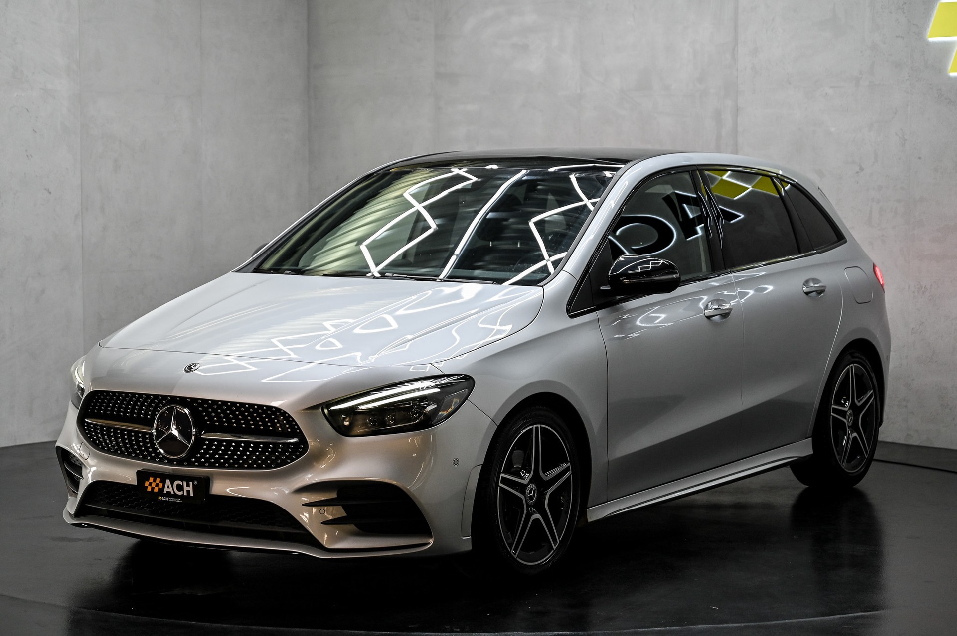 MERCEDES-BENZ B 180 AMG Line-image-2