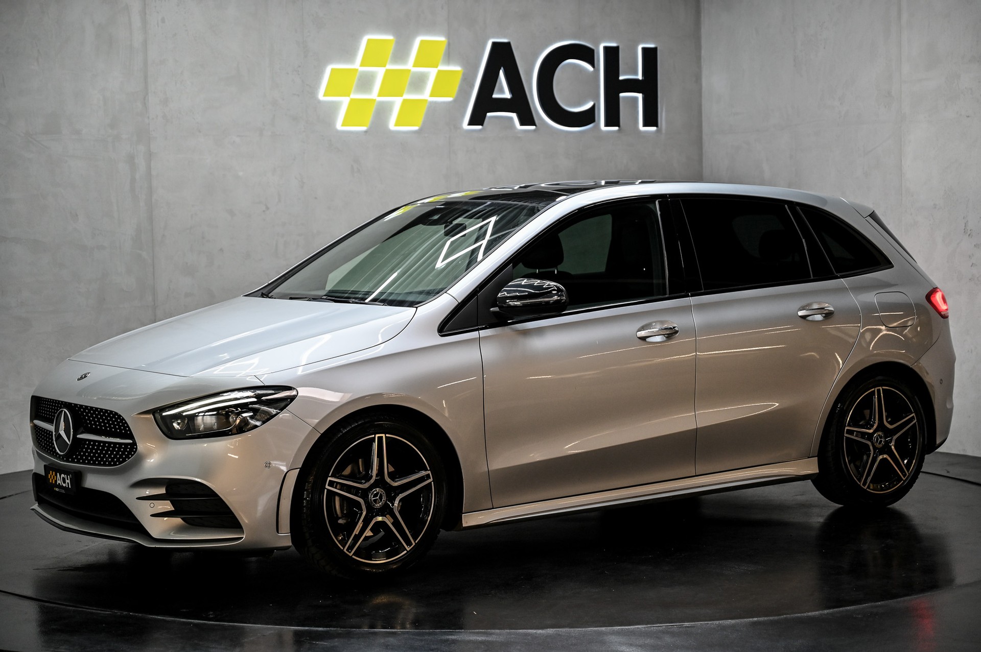 MERCEDES-BENZ B 180 AMG Line-image-3
