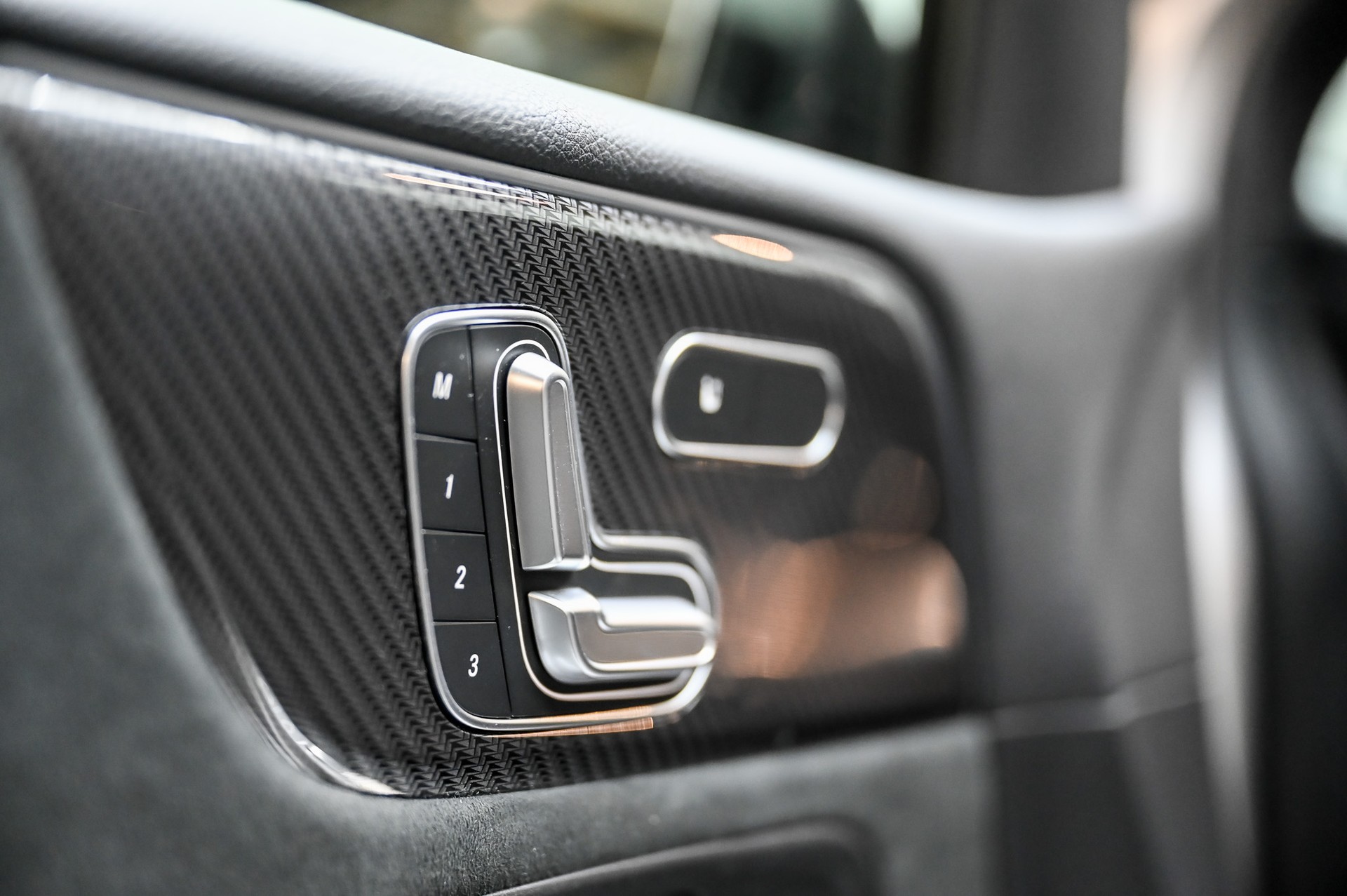 MERCEDES-BENZ B 180 AMG Line-image-27