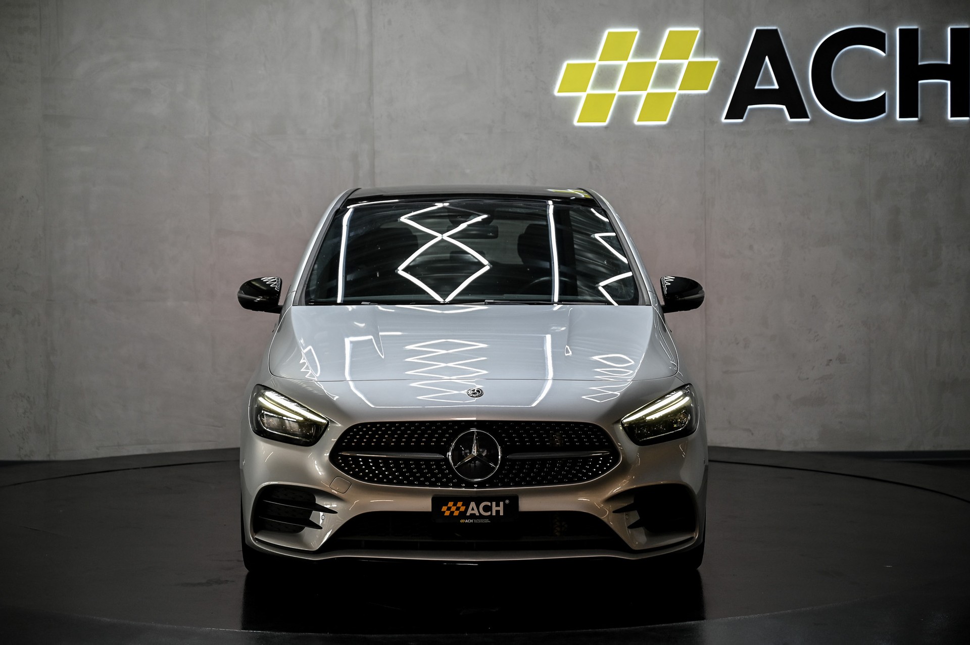 MERCEDES-BENZ B 180 AMG Line-image-1