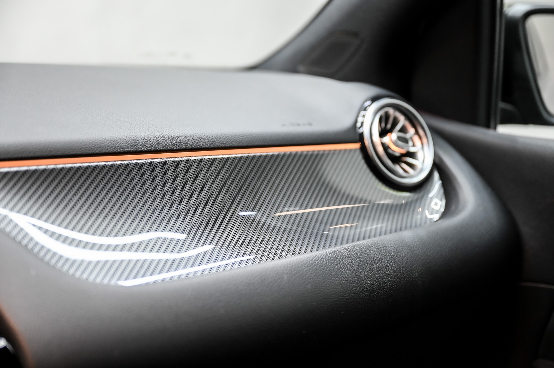 MERCEDES-BENZ B 180 AMG Line-image-25