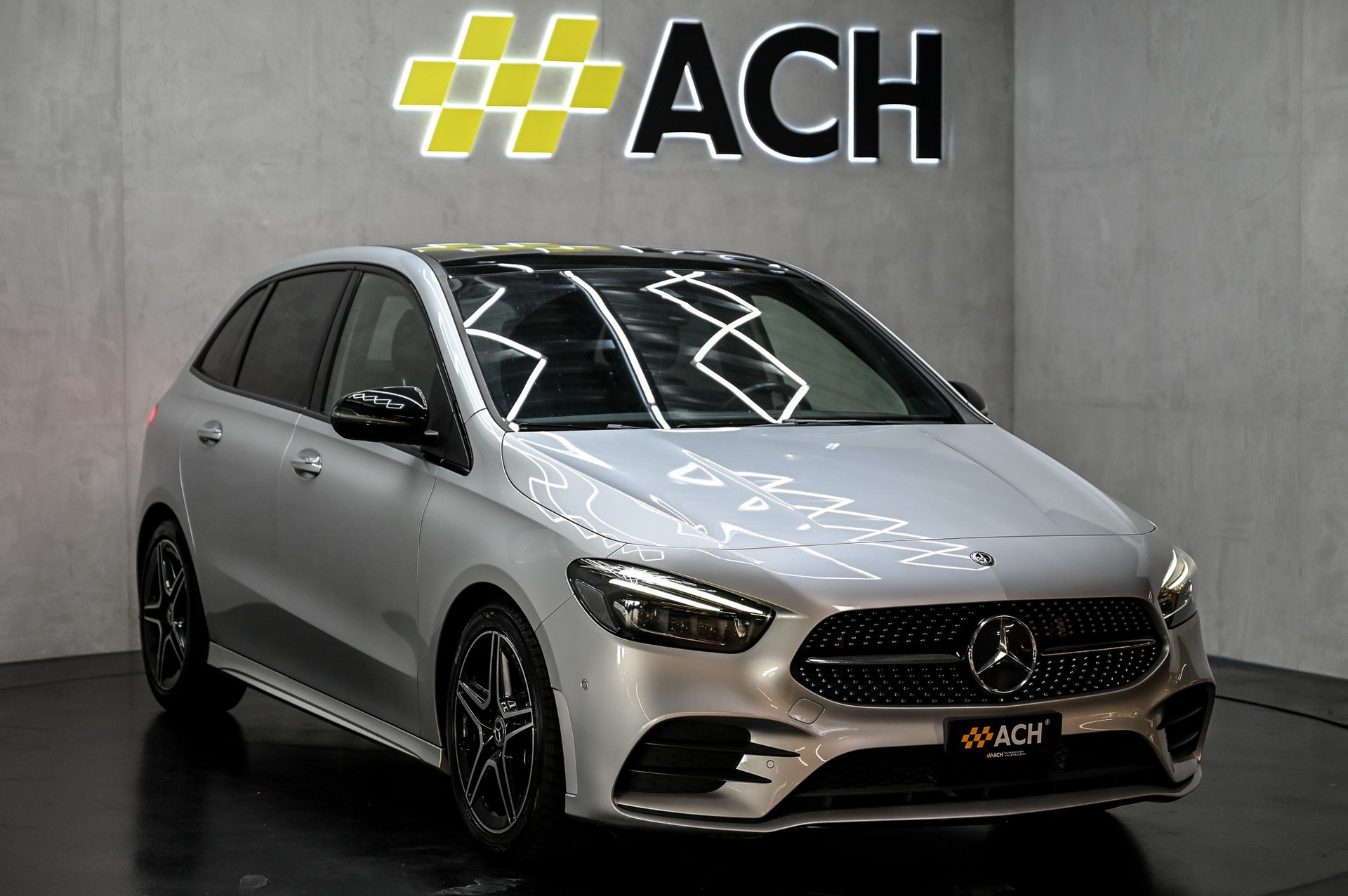 MERCEDES-BENZ B 180 AMG Line-image-0