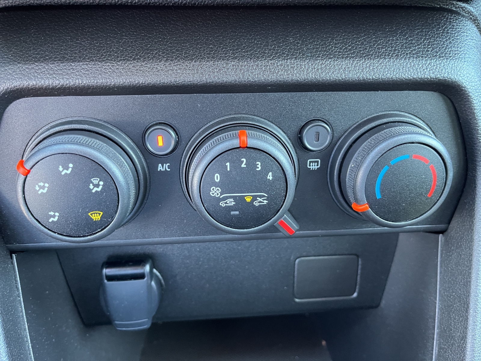 DACIA Sandero TCe 90 Expression CVT-image-15