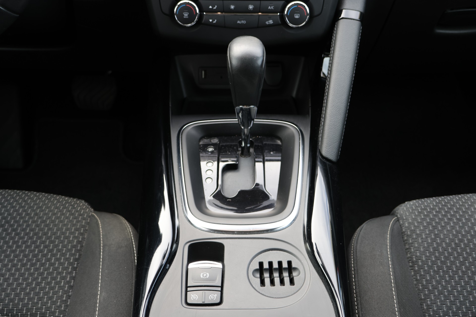 RENAULT Kadjar 1.5 dCi Zen EDC-image-8
