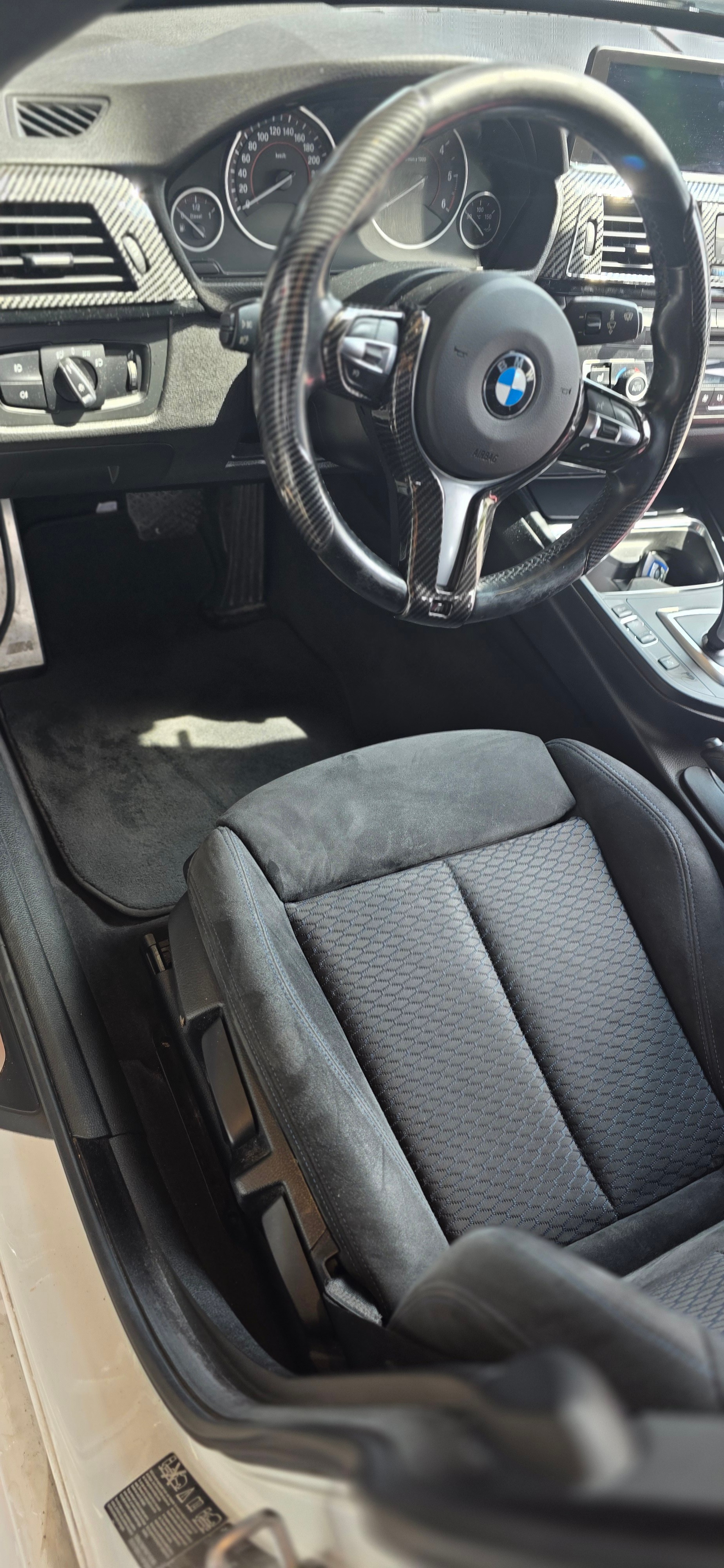 BMW 320d xDrive-image-5