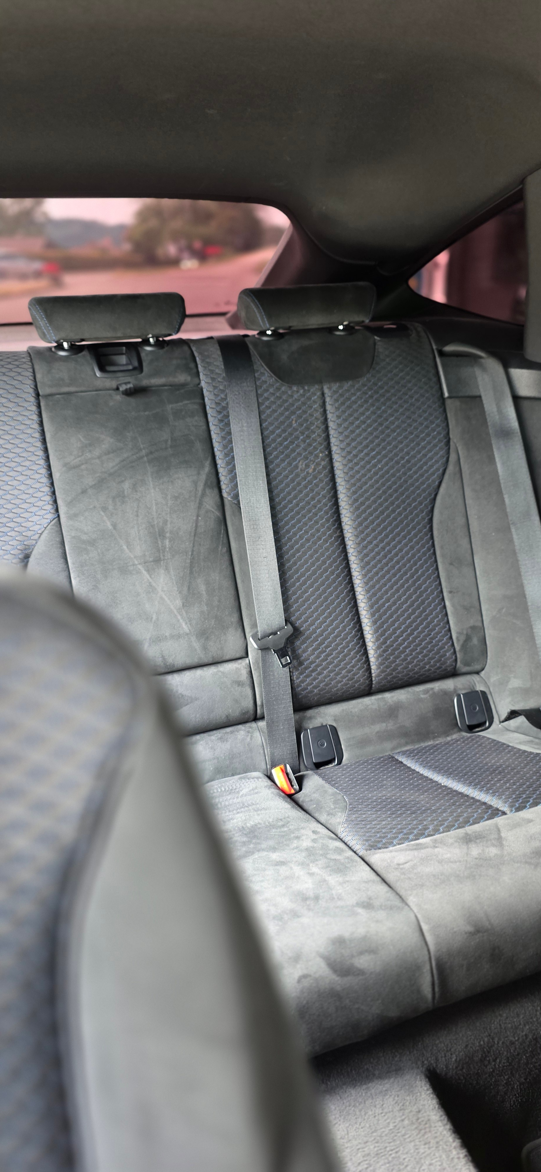 BMW 320d xDrive-image-4