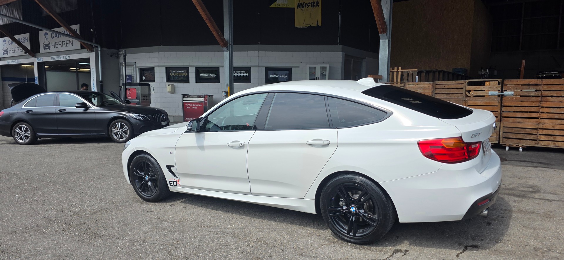 BMW 320d xDrive-image-1