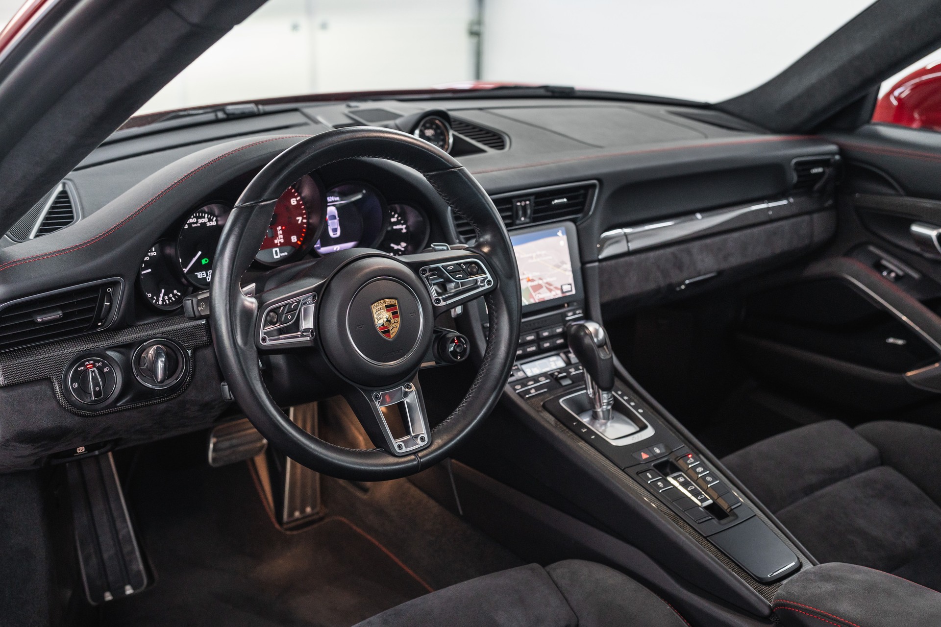 PORSCHE 911 Carrera 4 GTS PDK-image-9