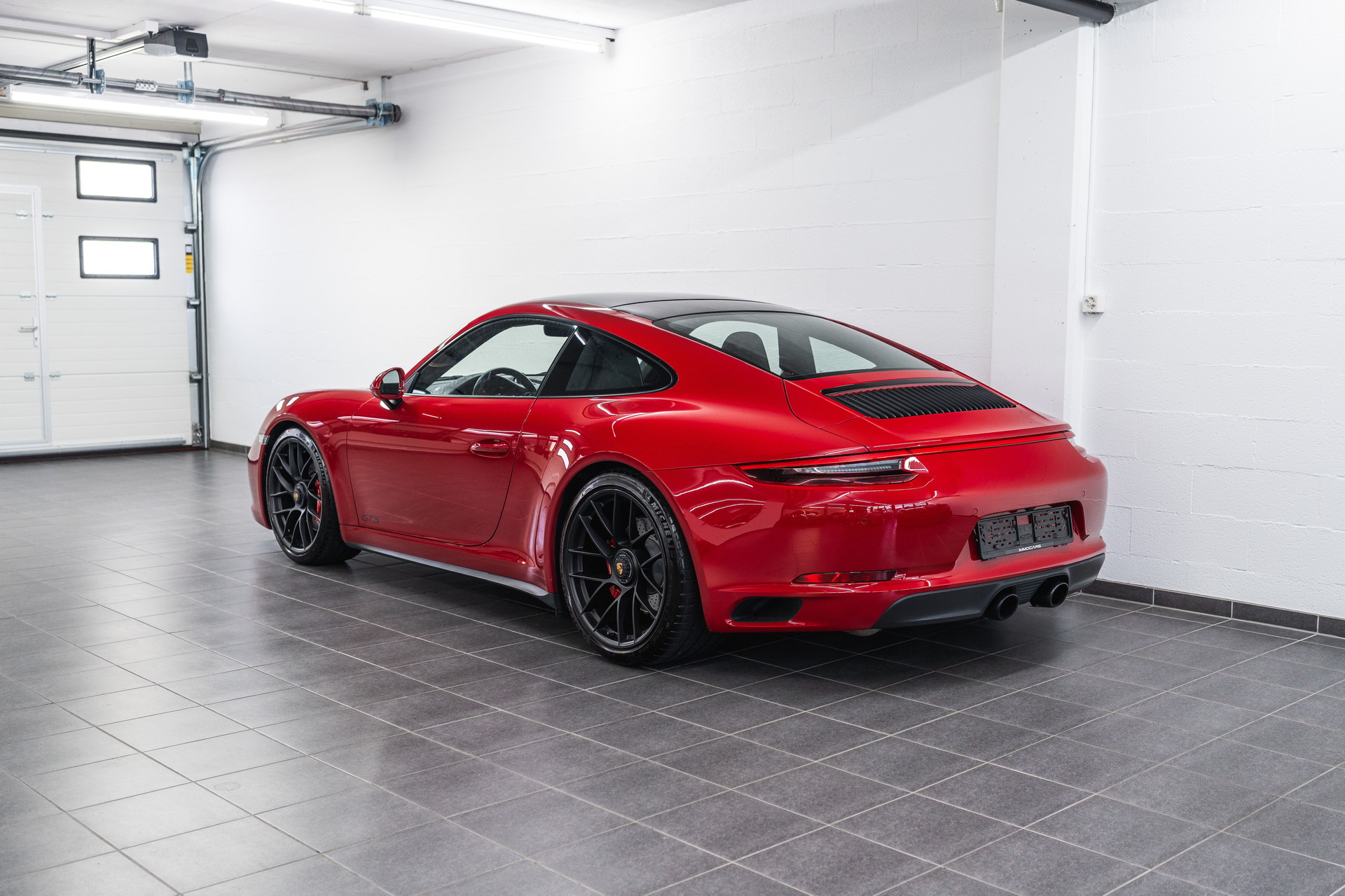 PORSCHE 911 Carrera 4 GTS PDK-image-4